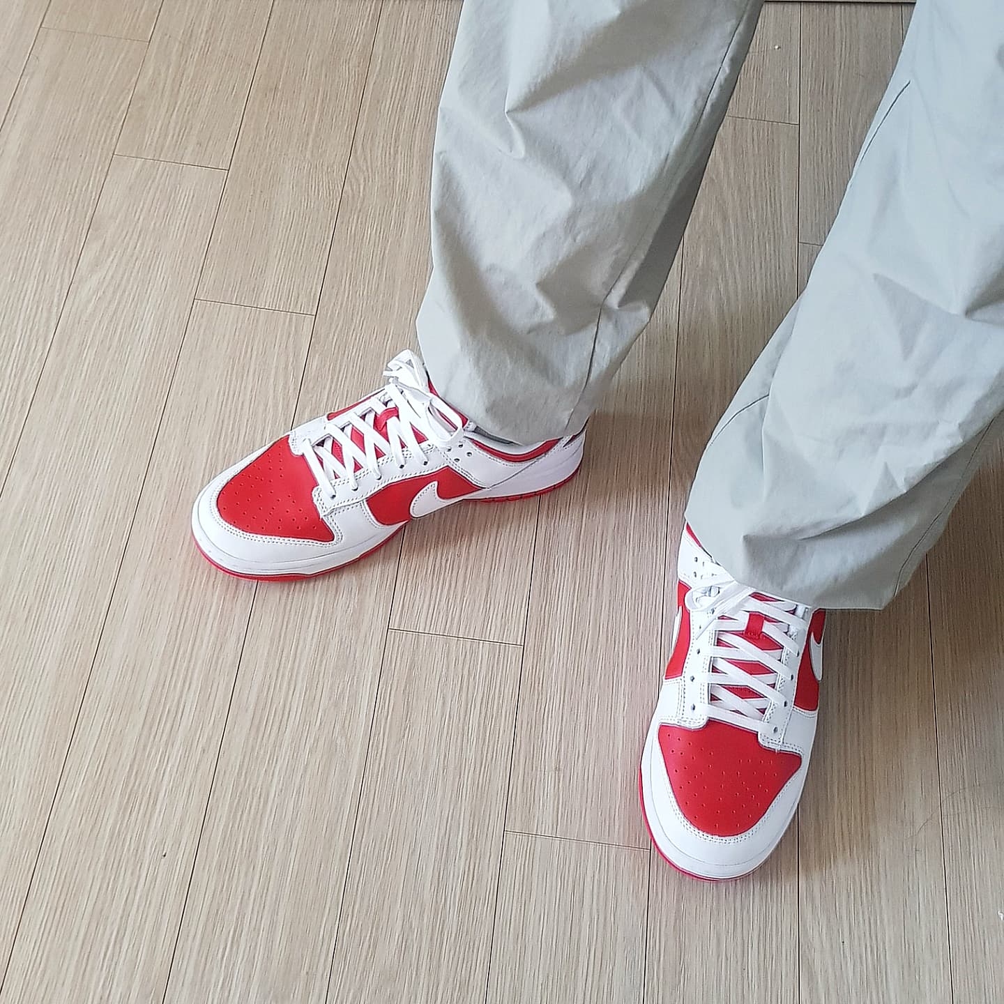 Nike Dunk Low Retro Championship Red 착용 스타일