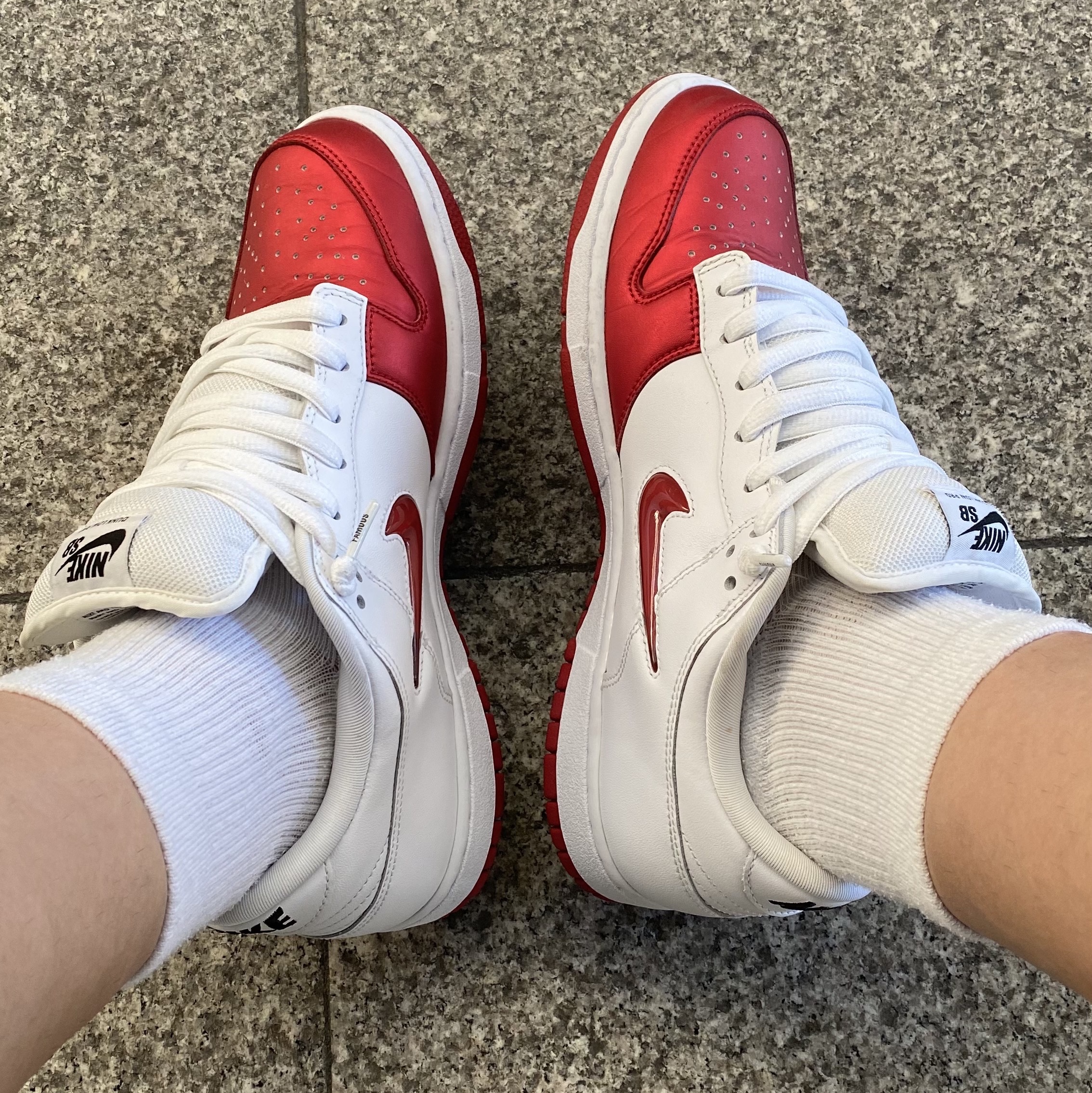 Nike x Supreme SB Dunk Low Jewel Swoosh Red 착용 스타일