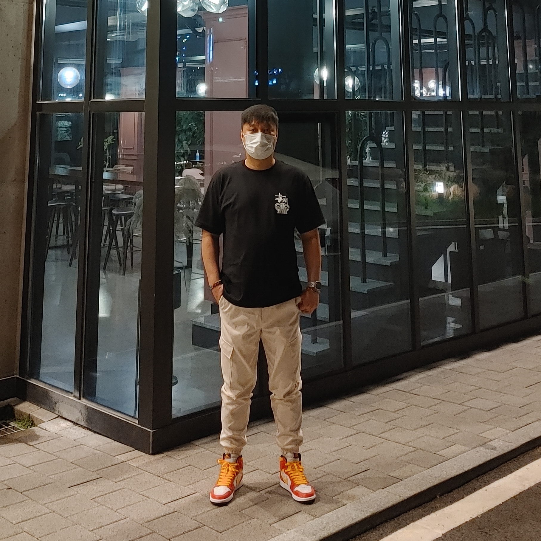 Jordan 1 Retro High OG Light Fusion Red, Stussy One World T-Shirt Black 착용 스타일