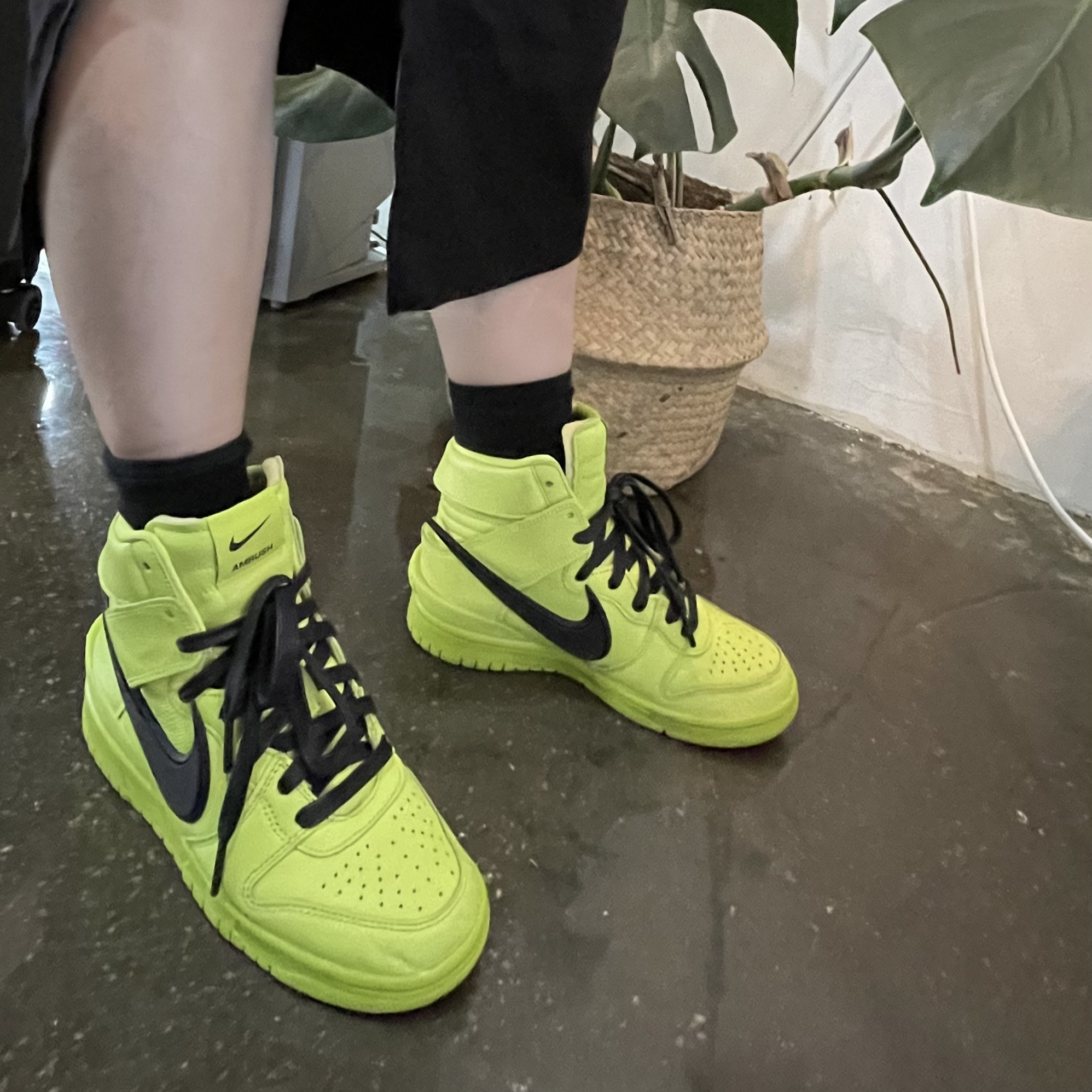 Nike x Ambush Dunk High Flash Lime 착용 스타일 - 2