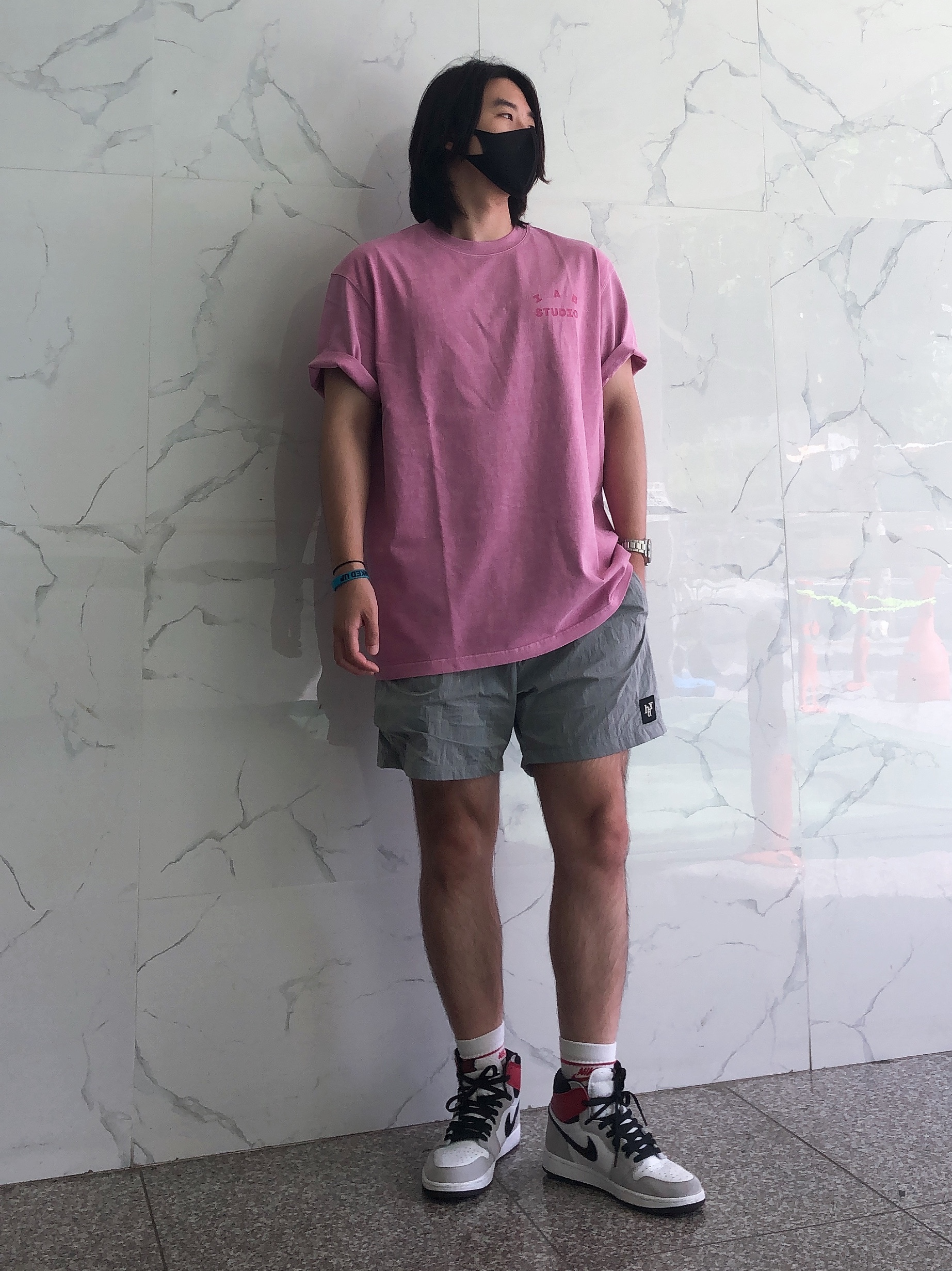 IAB Studio Pigment T-Shirt Magenta, Jordan 1 Retro High OG Light Smoke Grey 착용 스타일