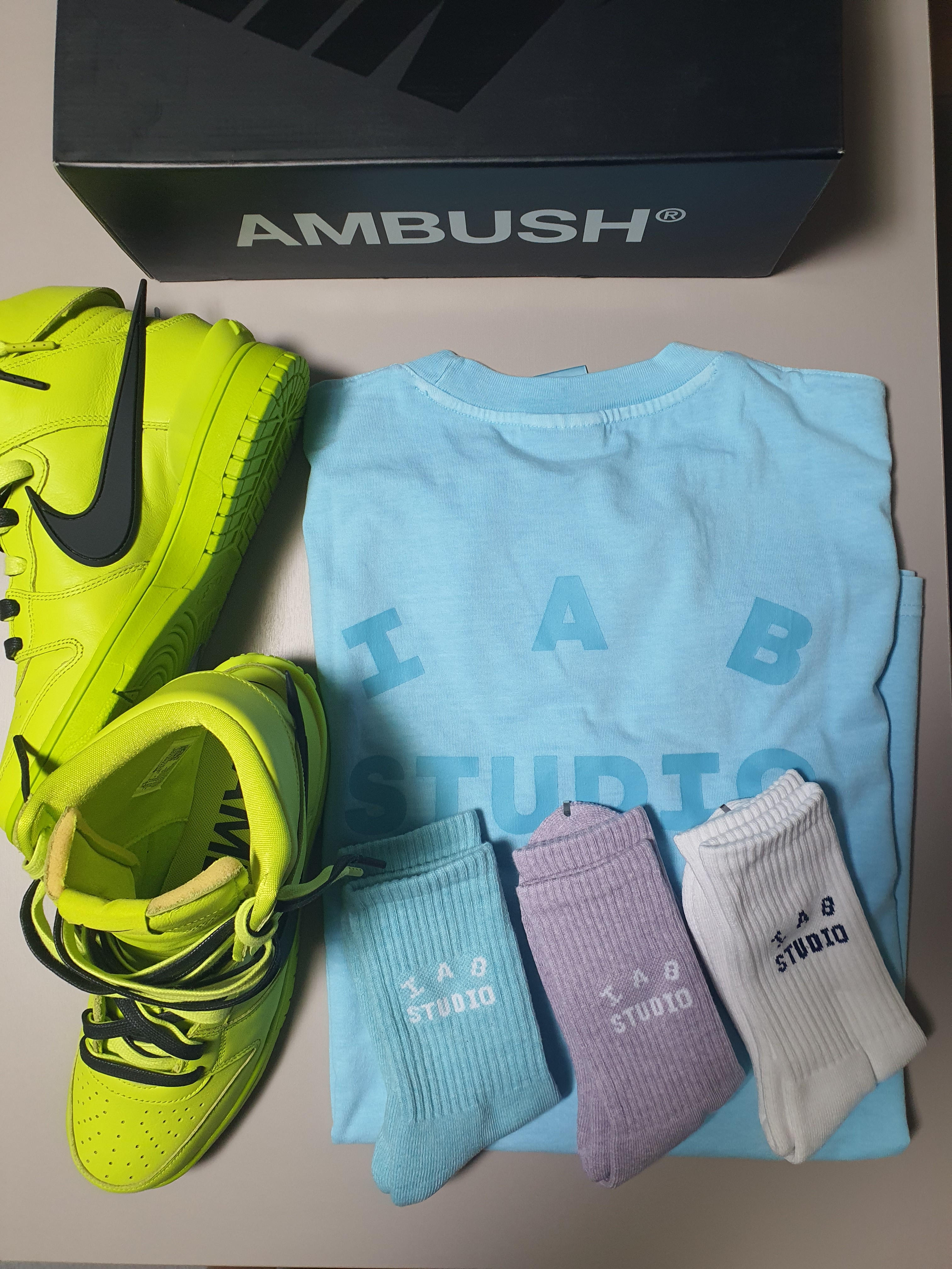 Nike x Ambush Dunk High Flash Lime, IAB Studio Pigment T-Shirt Cyan 착용 스타일 - 2