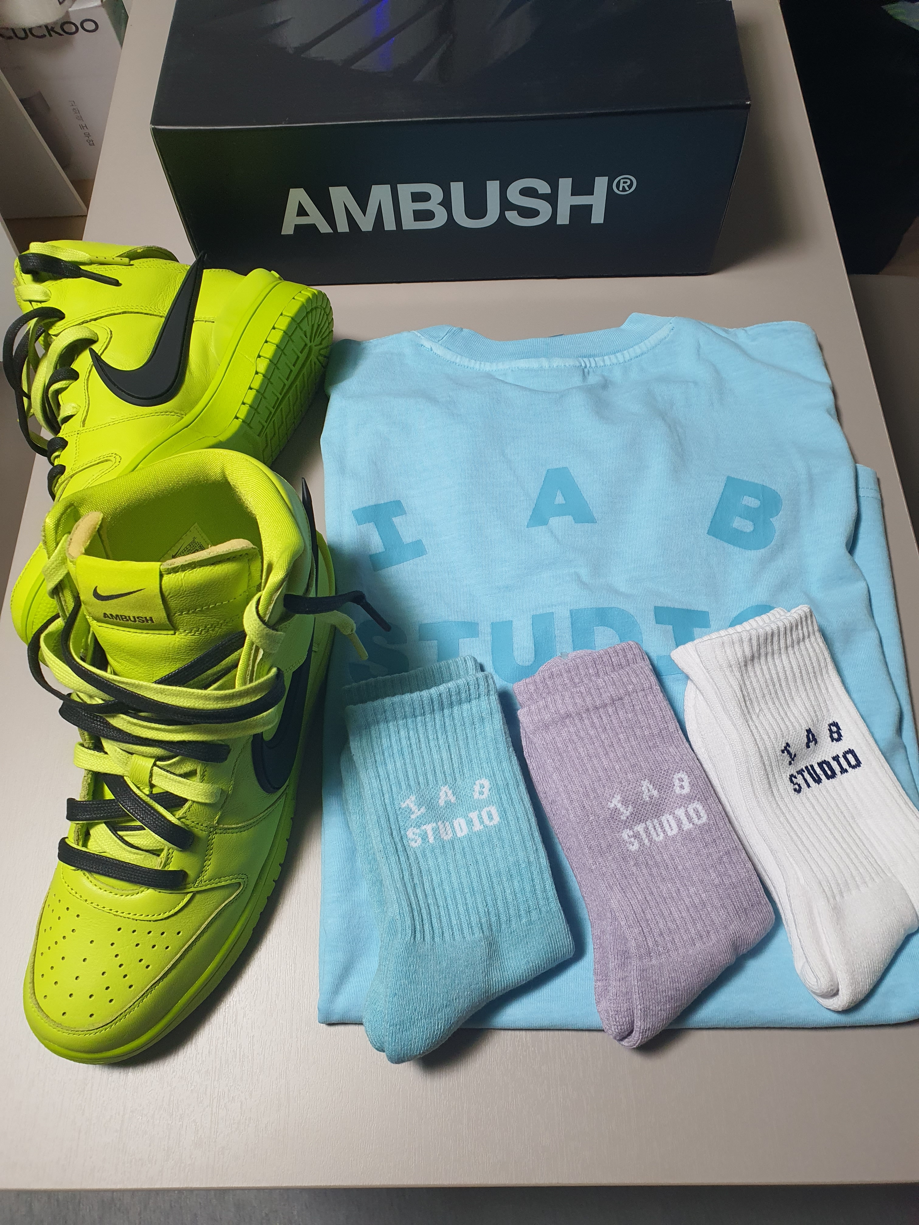 Nike x Ambush Dunk High Flash Lime, IAB Studio Pigment T-Shirt Cyan 착용 스타일 - 1