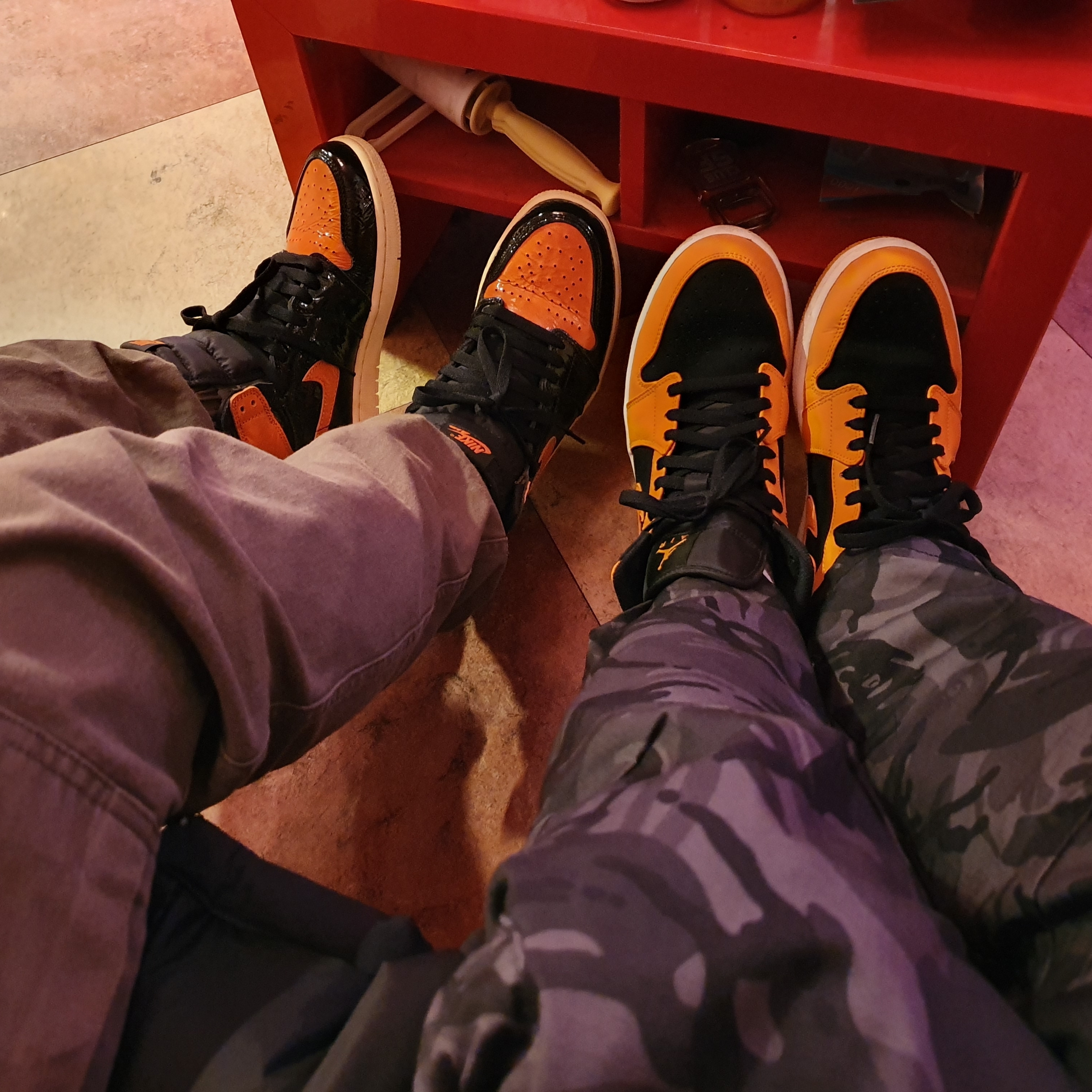 Jordan 1 Retro High Shattered Backboard 3.0, Jordan 1 Mid Black Orange Peel 착용 스타일 - 2