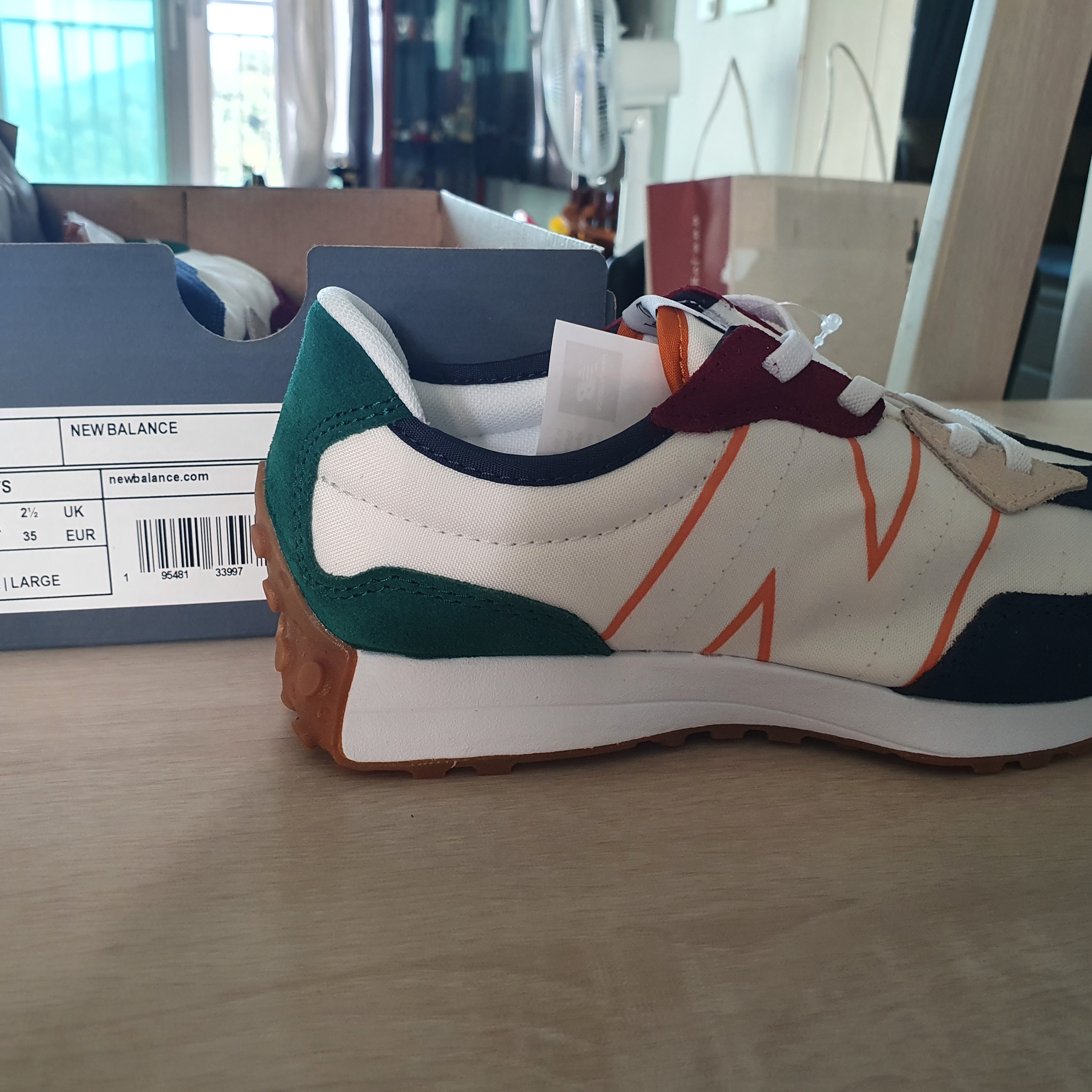 (PS) New Balance 327 Natural Indigo Green 착용 스타일 - 1