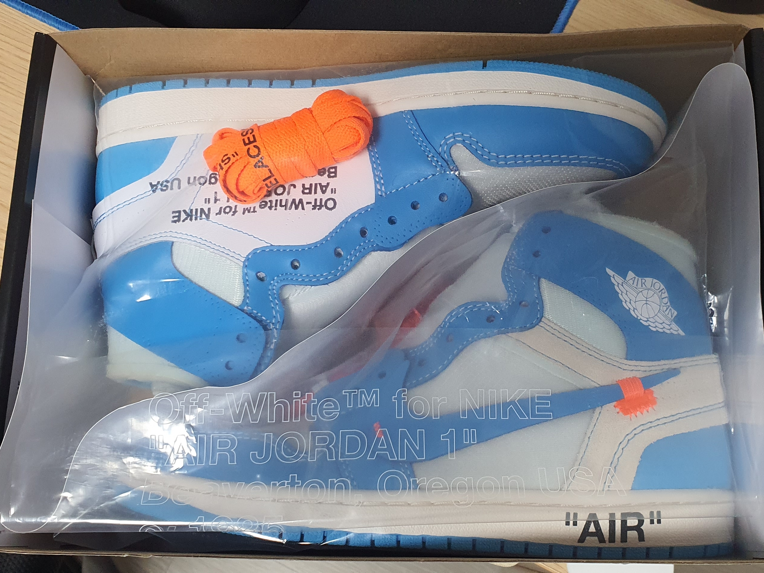 Jordan 1 x Off-White Retro High University Blue 착용 스타일 - 1