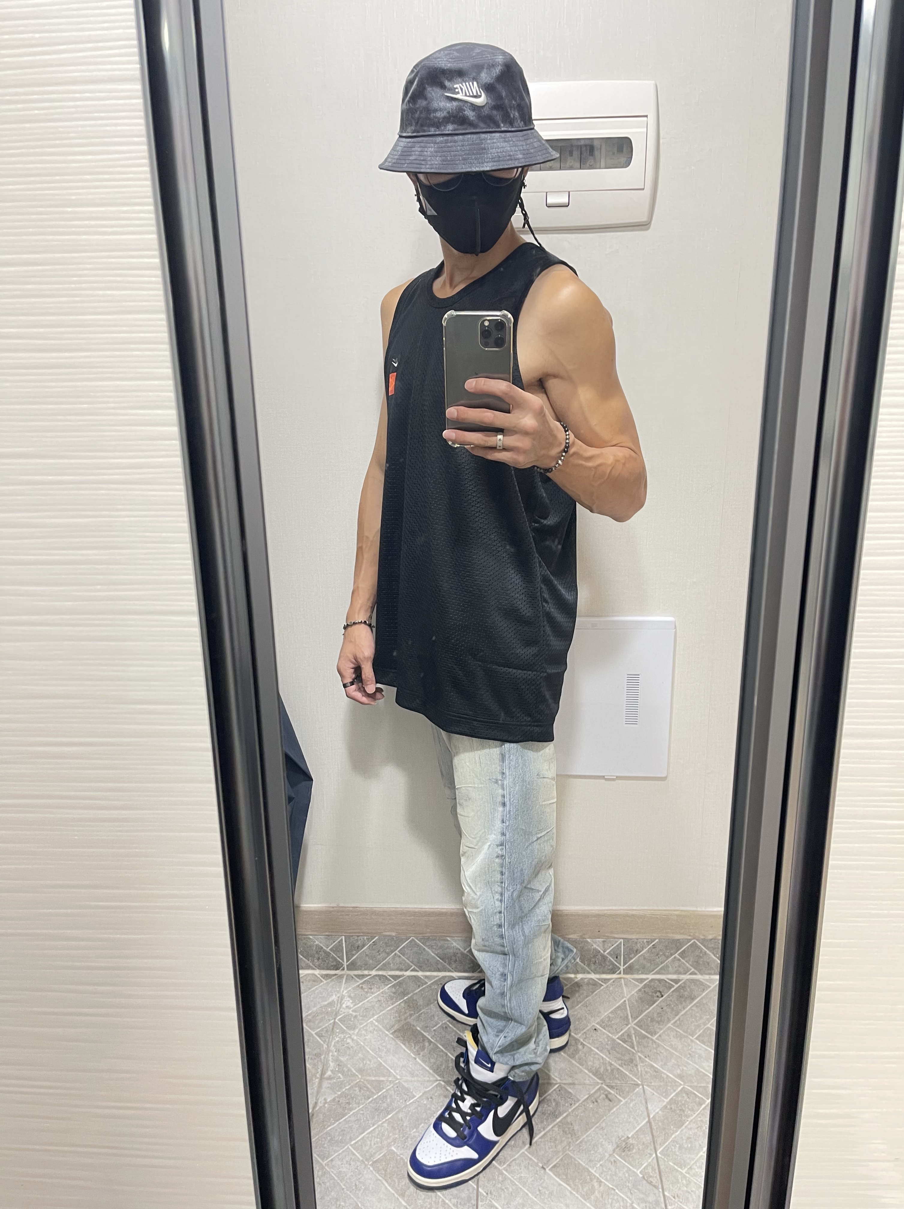 Nike x Ambush Dunk High Deep Royal Blue, Nike Bucket Futura Tie-Dye Black 착용 스타일 - 3