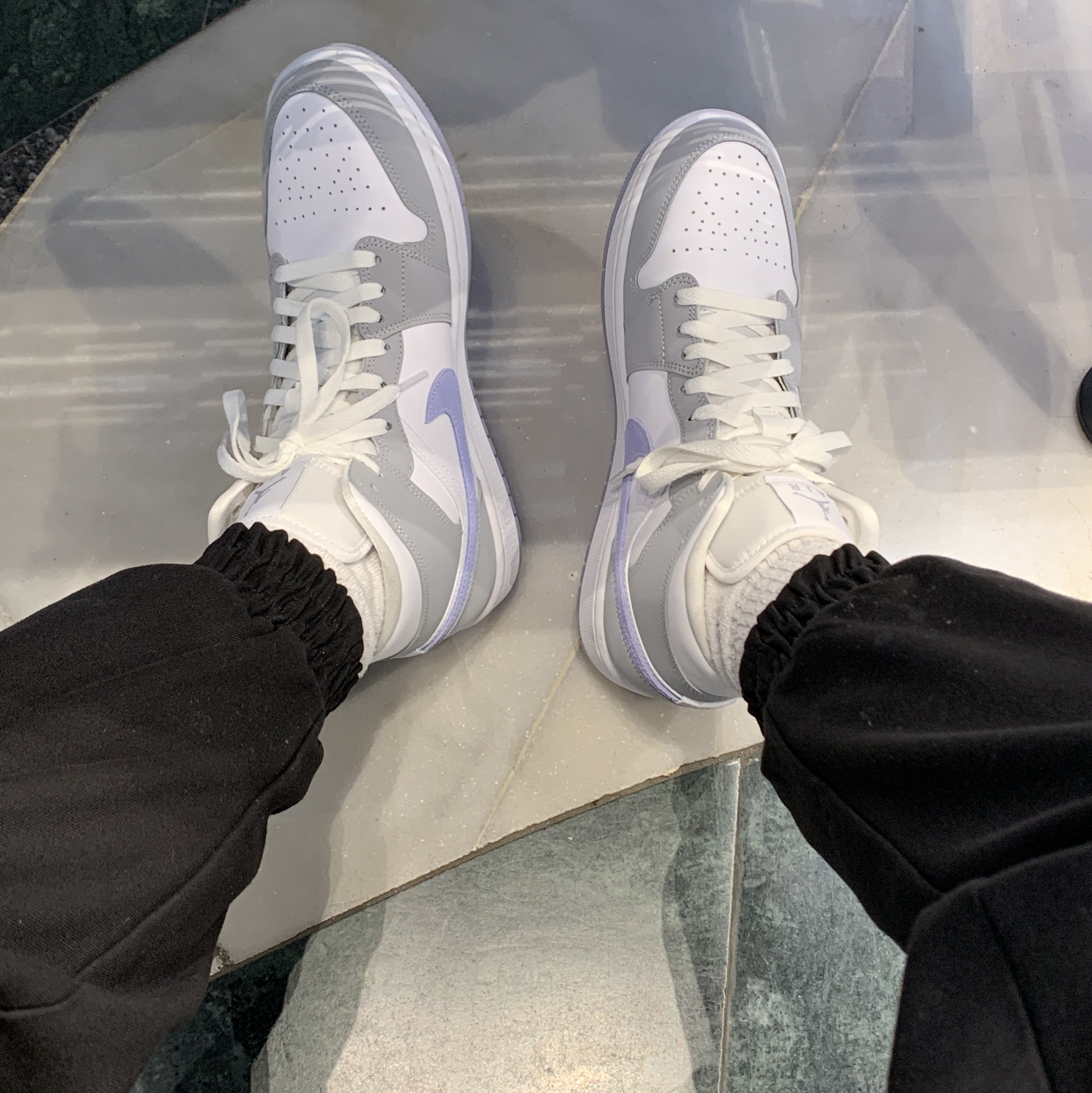 (W) Jordan 1 Mid Wolf Grey 착용 스타일 - 2