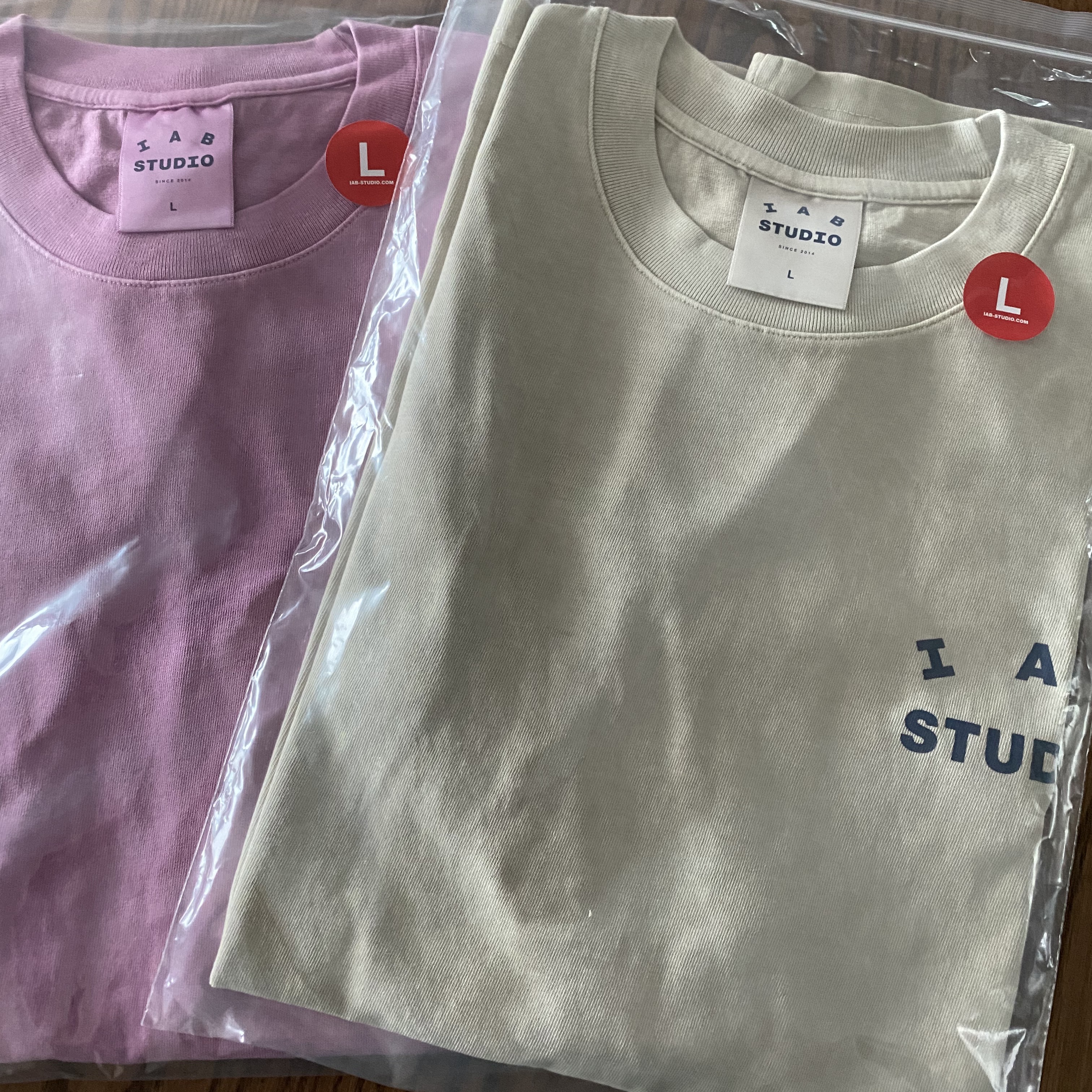 IAB Studio Pigment T-Shirt Oatmeal, IAB Studio Pigment T-Shirt Magenta 착용 스타일