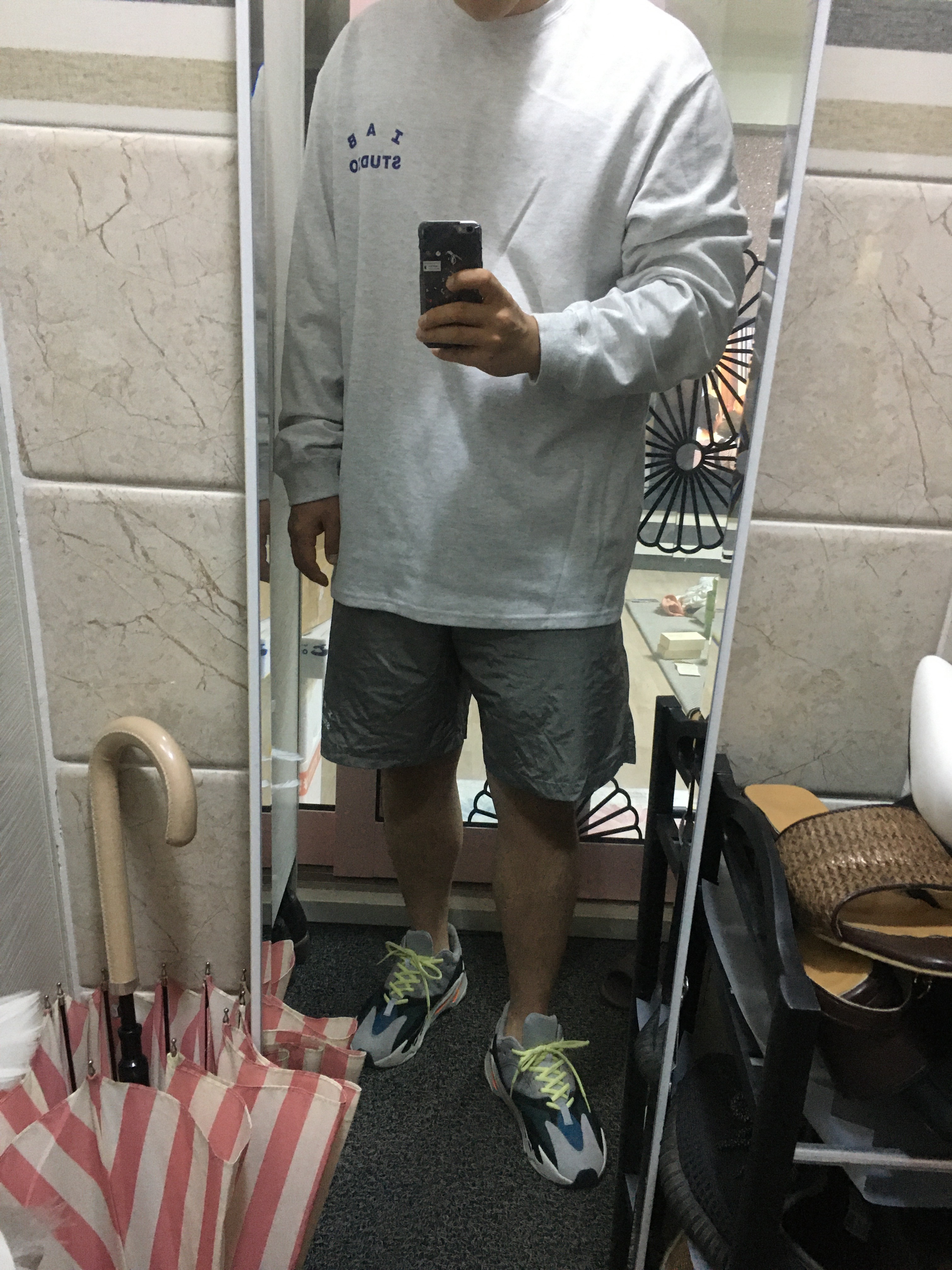 IAB Studio Woven Shorts Gray, IAB Studio Long Sleeve Light Gray 착용 스타일 - 1