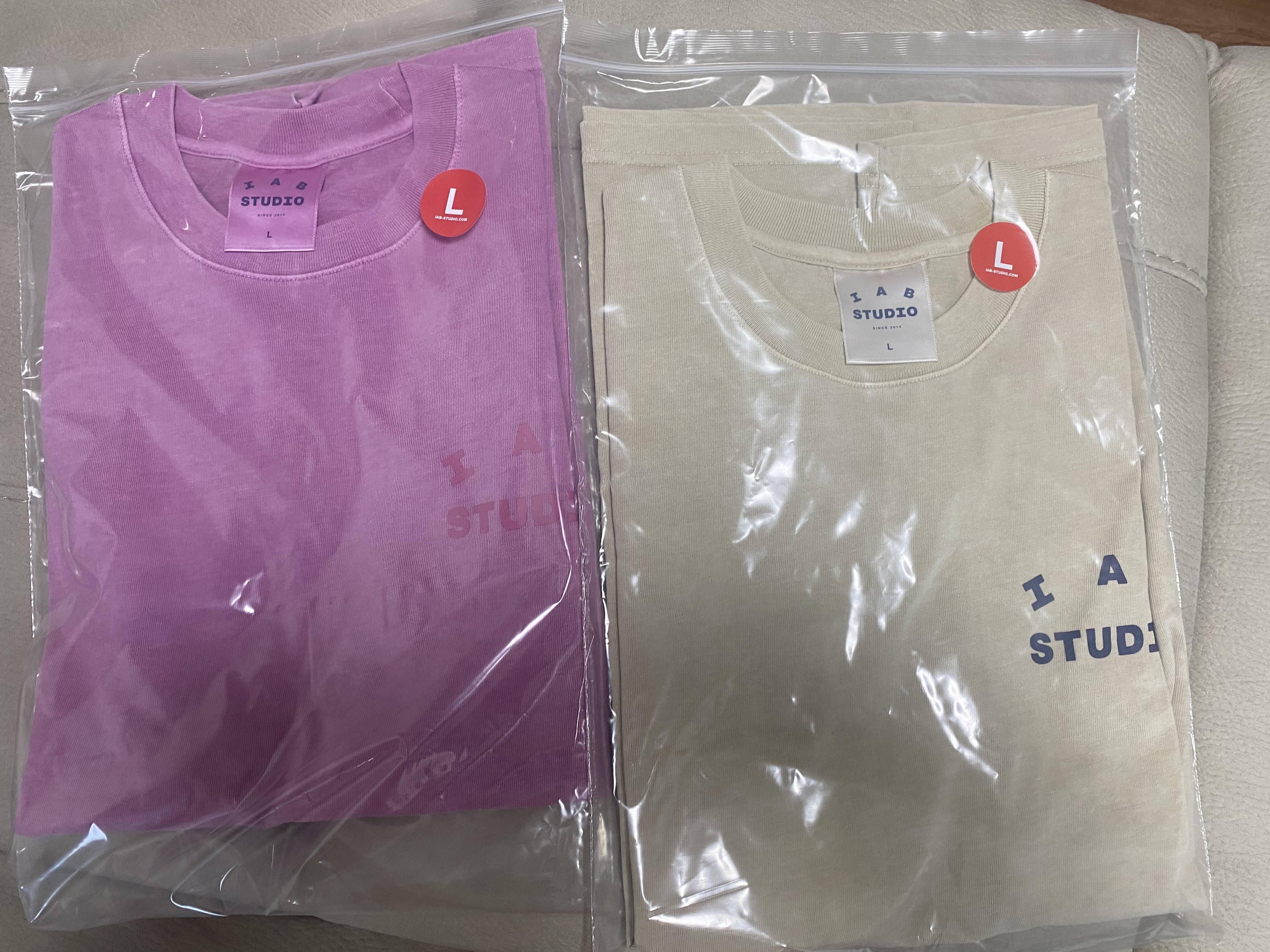 IAB Studio Pigment T-Shirt Oatmeal, IAB Studio Pigment T-Shirt Magenta 착용 스타일