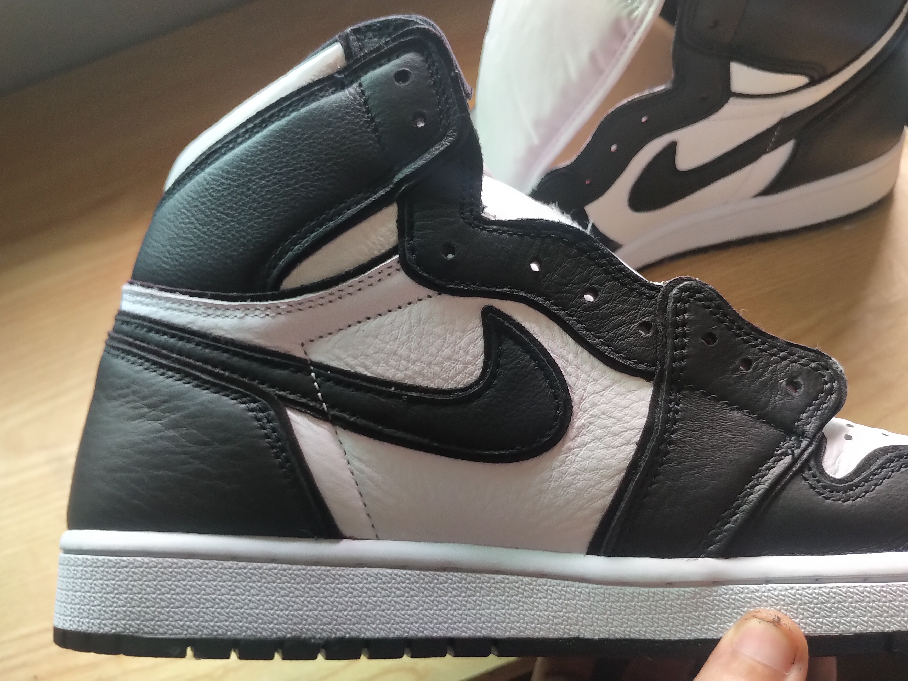 Jordan 1 Retro High OG Bloodline, Jordan 1 Retro High OG Black White 2014 착용 스타일 - 1