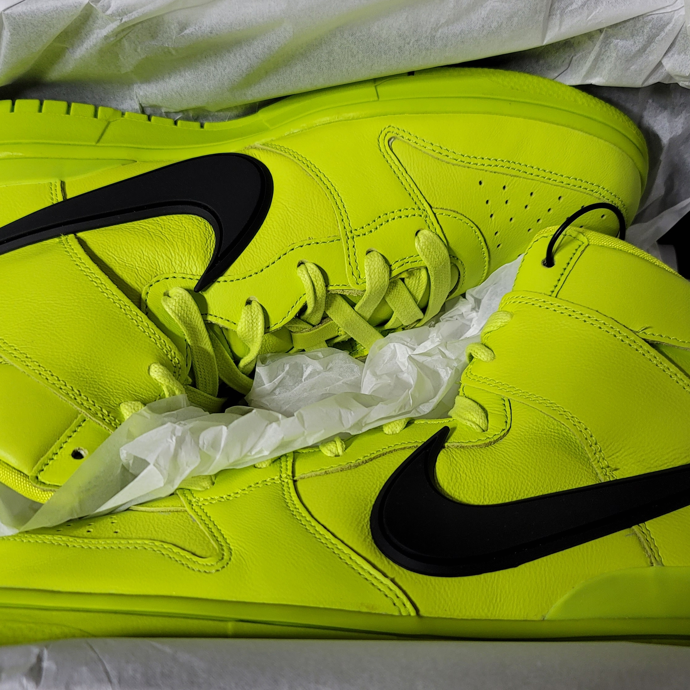 Nike x Ambush Dunk High Flash Lime 착용 스타일 - 3