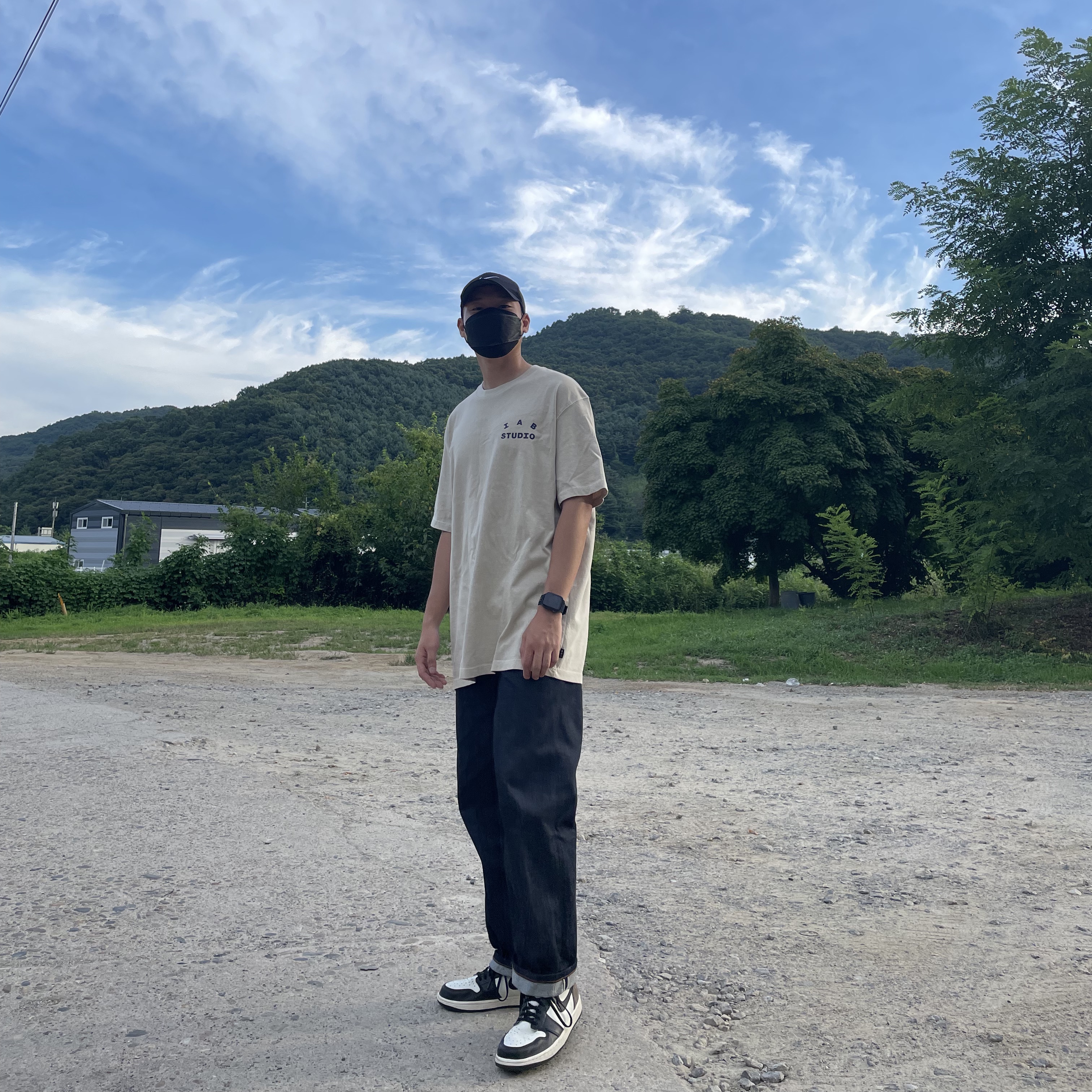 IAB Studio Pigment T-Shirt Oatmeal, Jordan 1 Retro High OG Black Mocha 착용 스타일 - 1