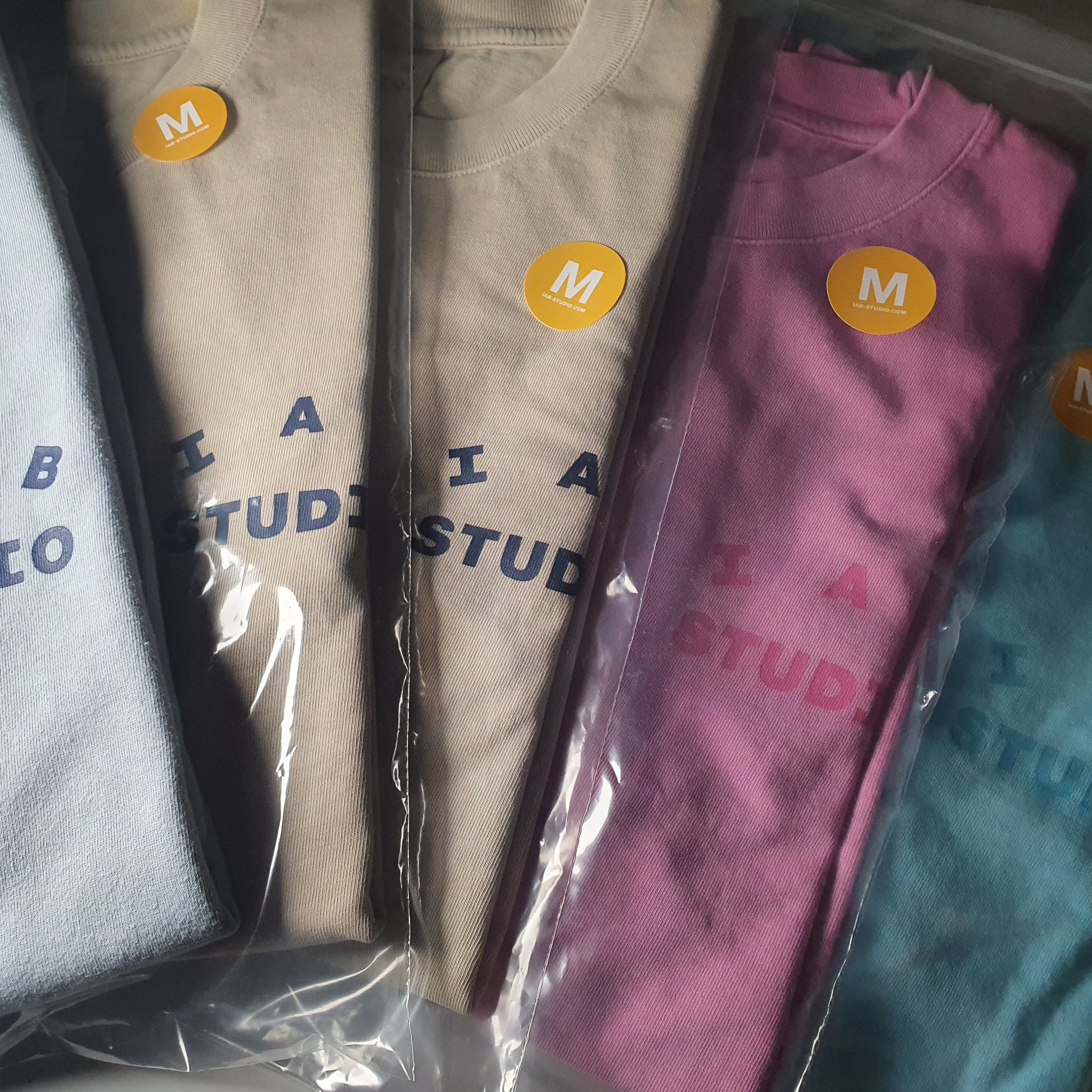 IAB Studio Pigment T-Shirt Oatmeal, IAB Studio Pigment T-Shirt Magenta 착용 스타일