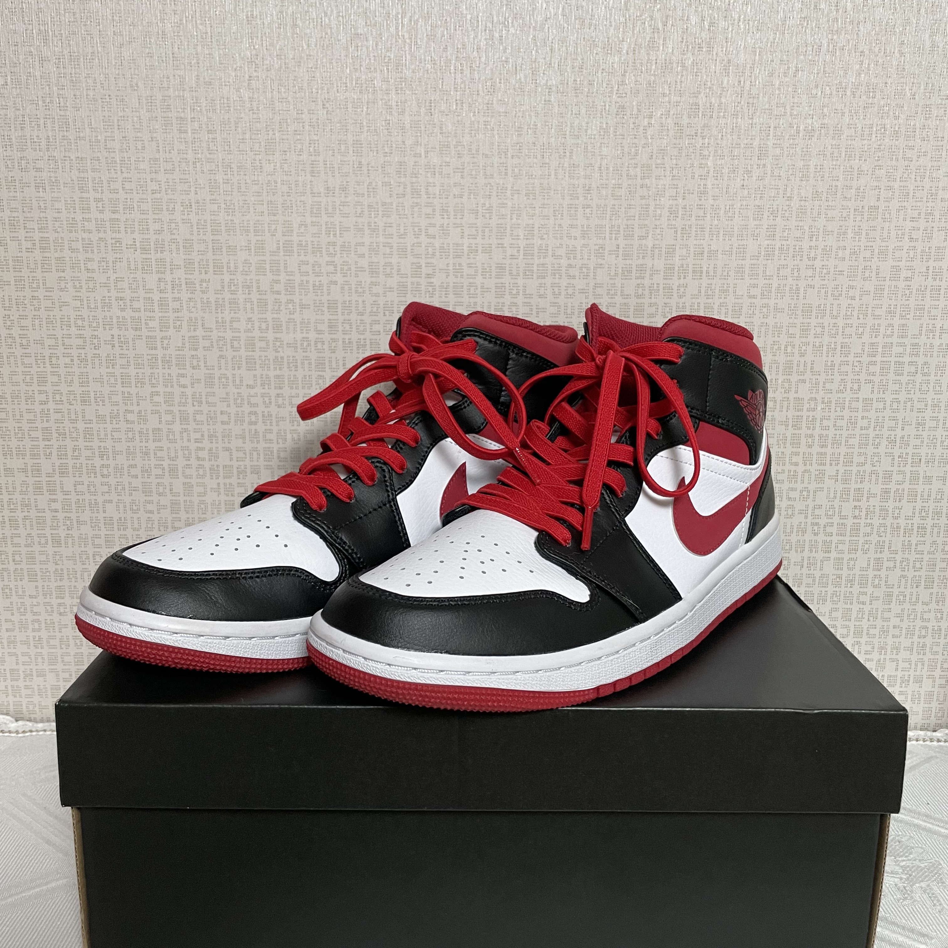 Jordan 1 Mid Gym Red Black White 착용 스타일