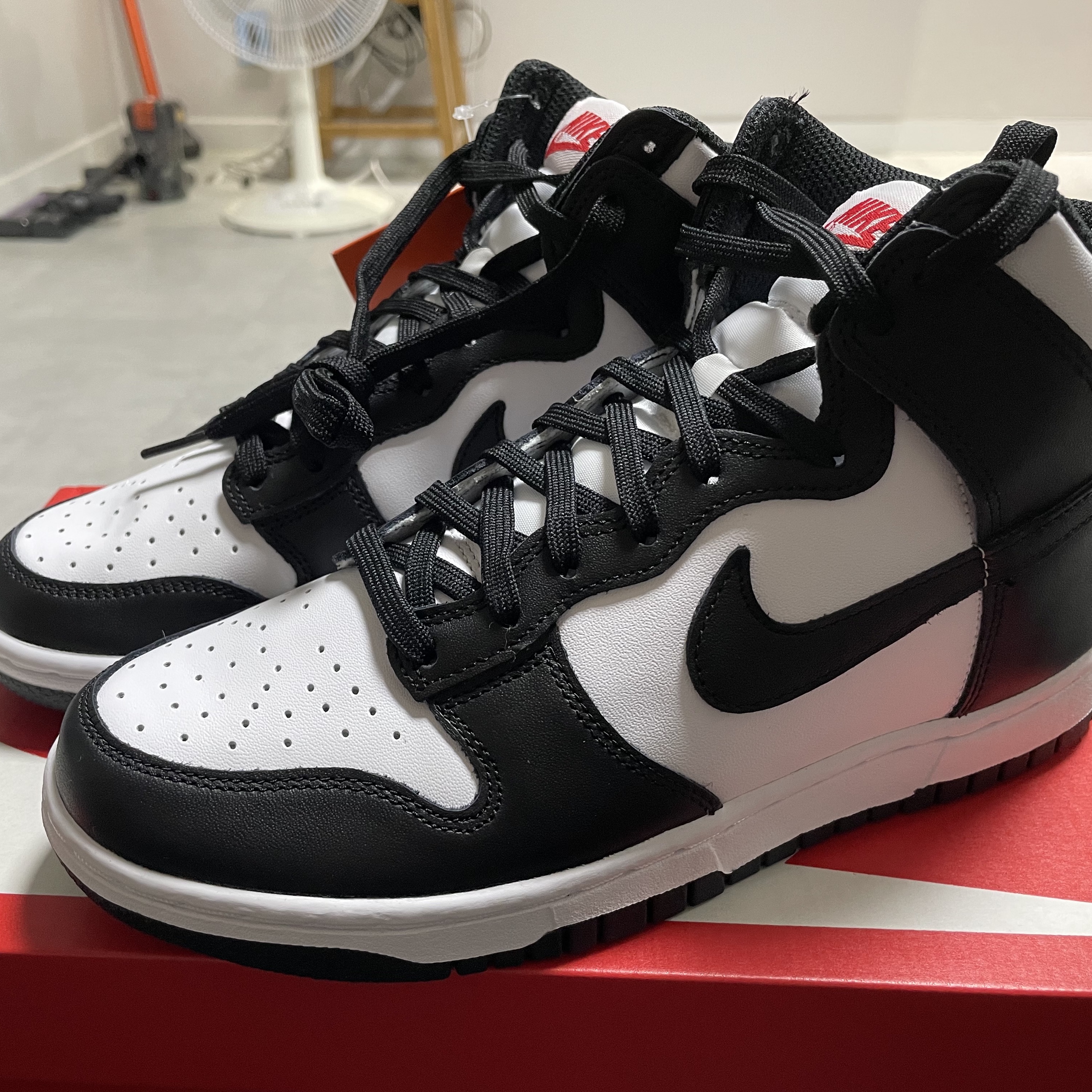 (W) Nike Dunk High Black and White 착용 스타일