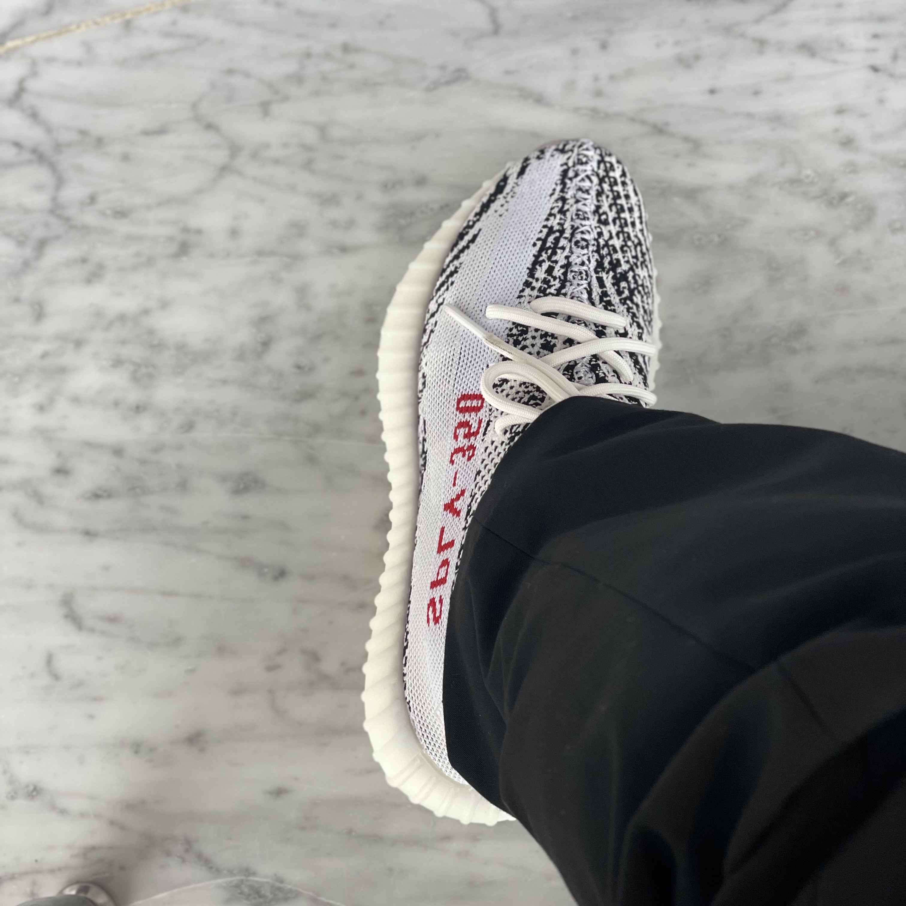 Adidas Yeezy Boost 350 V2 Zebra 2017/2019/2020 착용 스타일