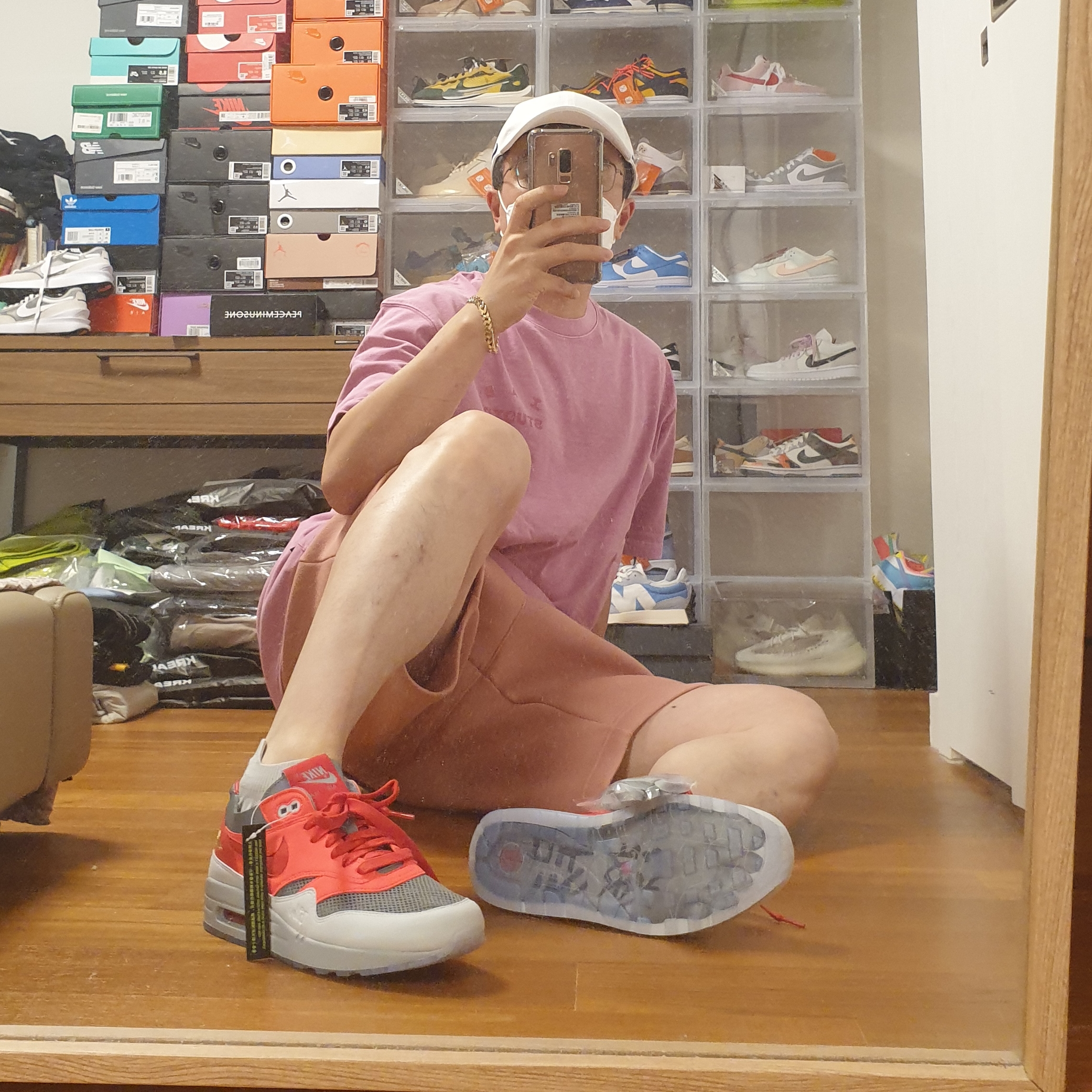 Nike x Drake Nocta Cardinal Stock Essential Cap White, IAB Studio Pigment T-Shirt Magenta 착용 스타일 - 4
