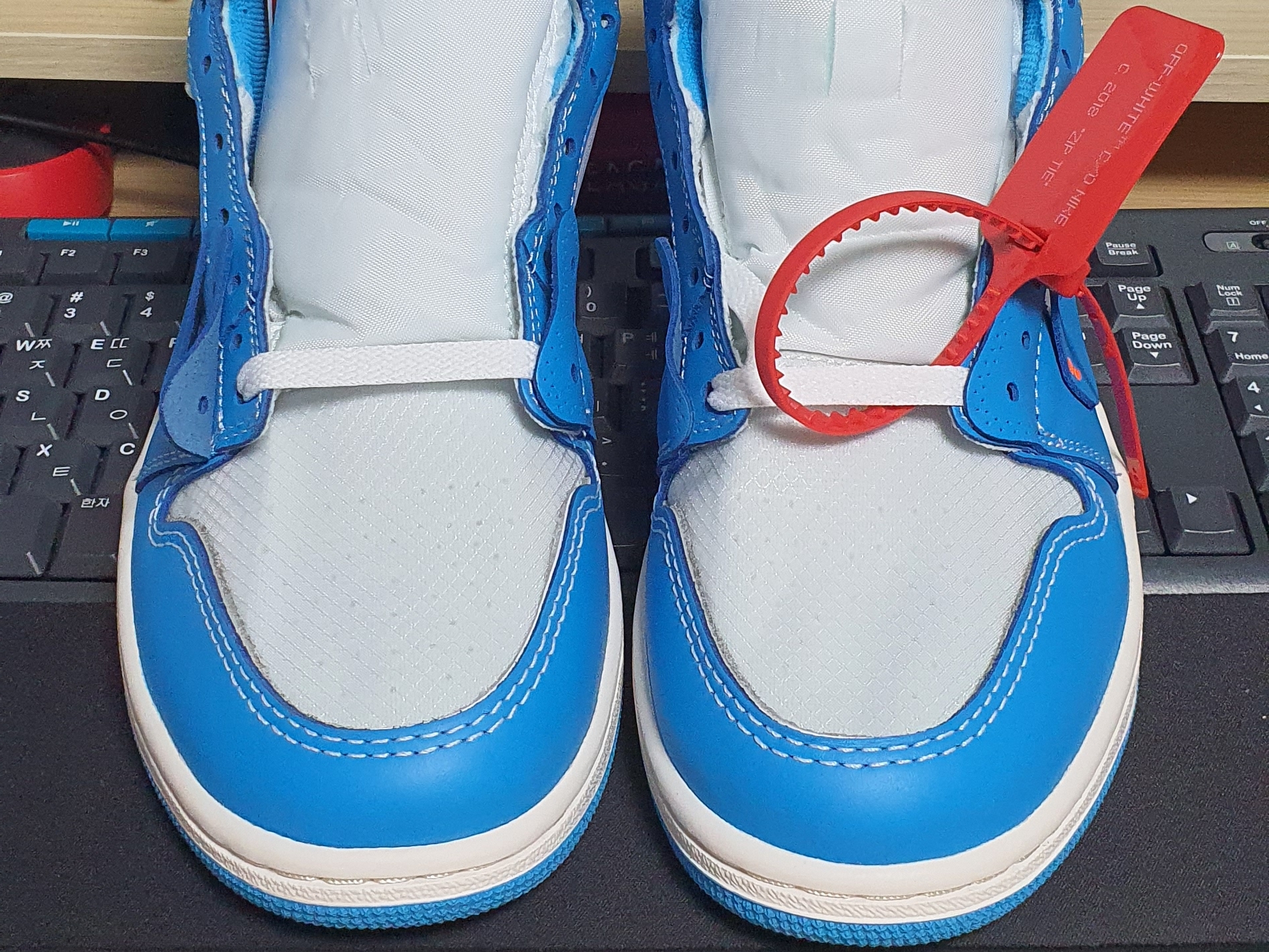 Jordan 1 x Off-White Retro High University Blue 착용 스타일 - 3