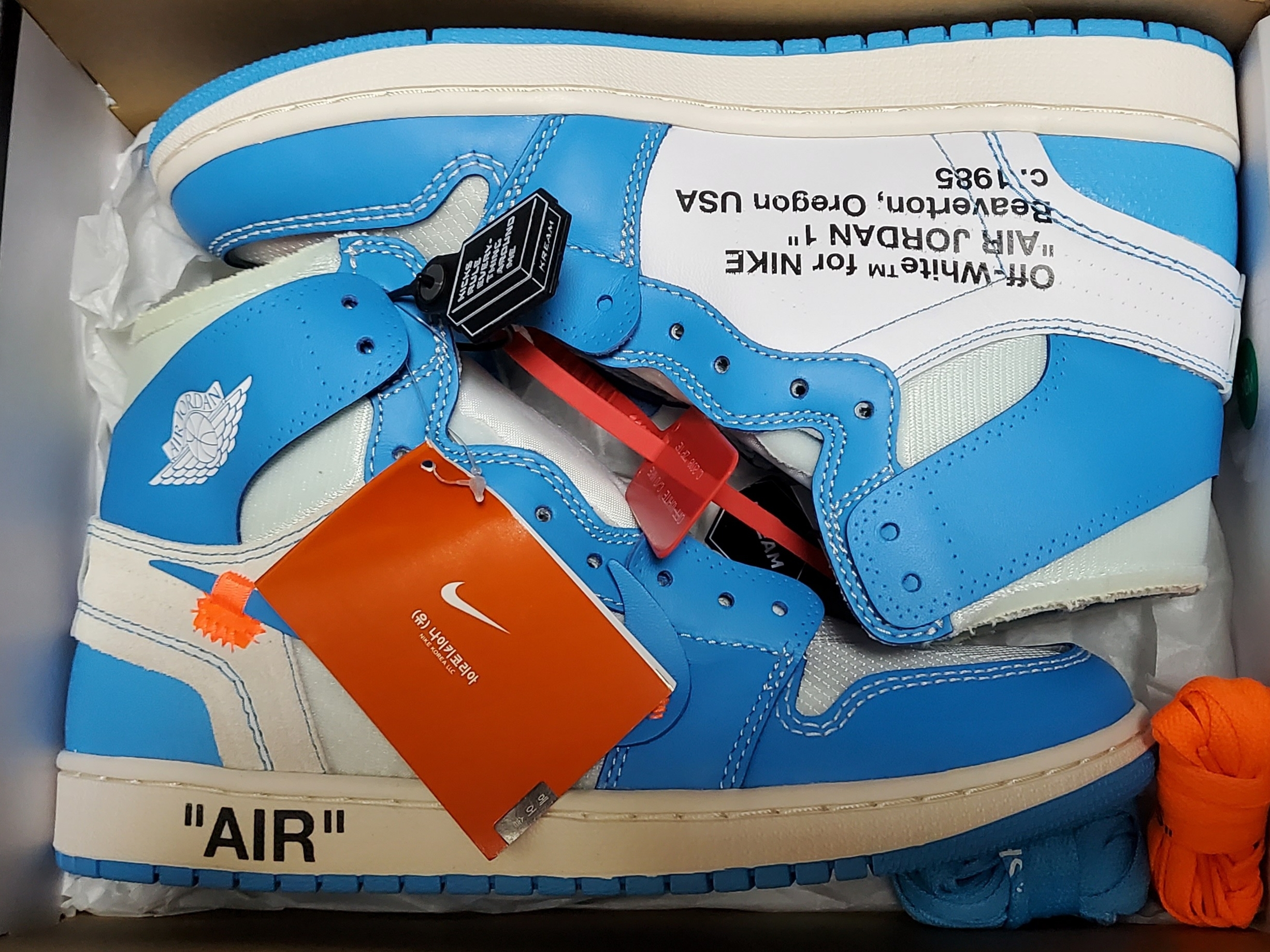 Jordan 1 x Off-White Retro High University Blue 착용 스타일
