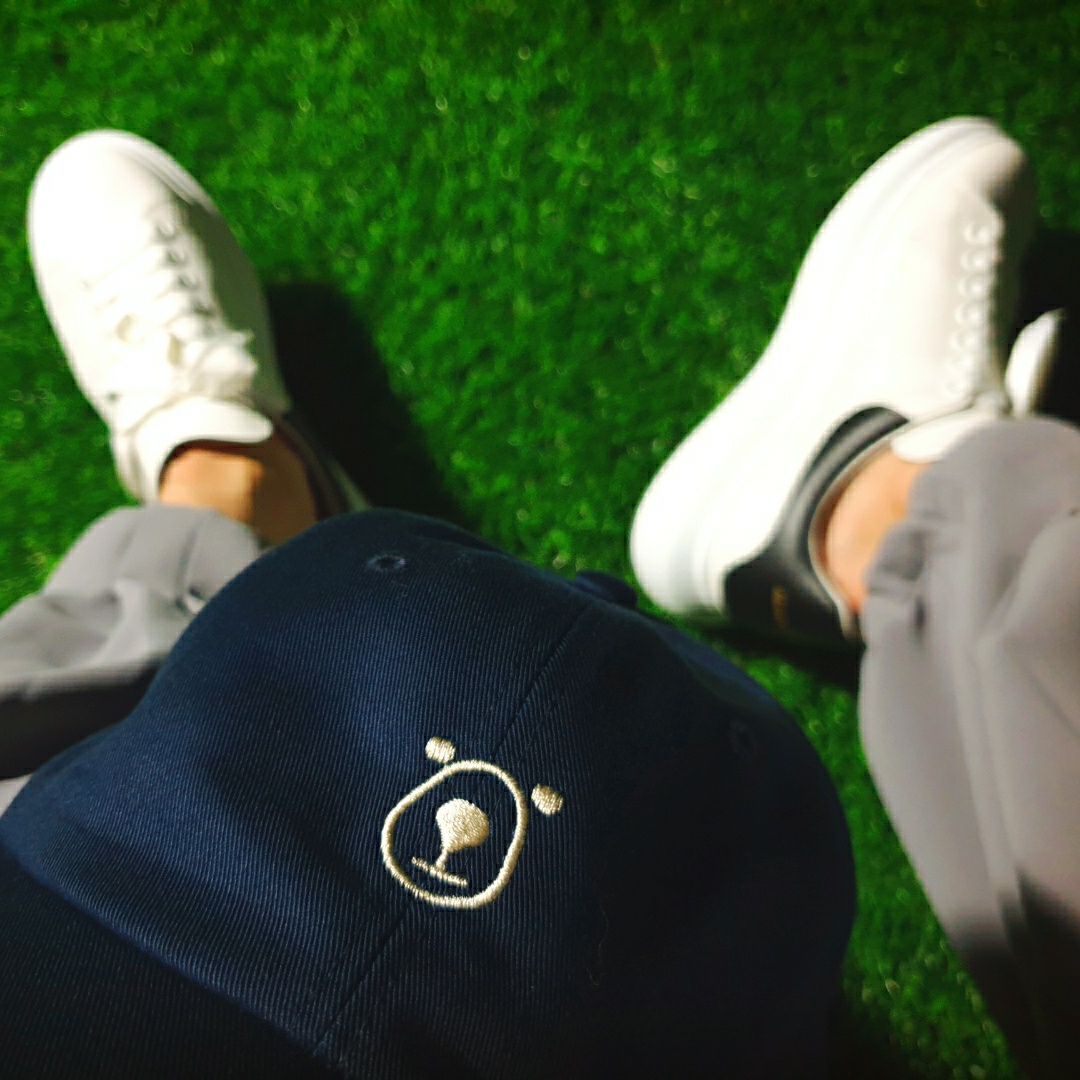 Alexander McQueen Oversized Sneakers White Black 착용 스타일 - 5