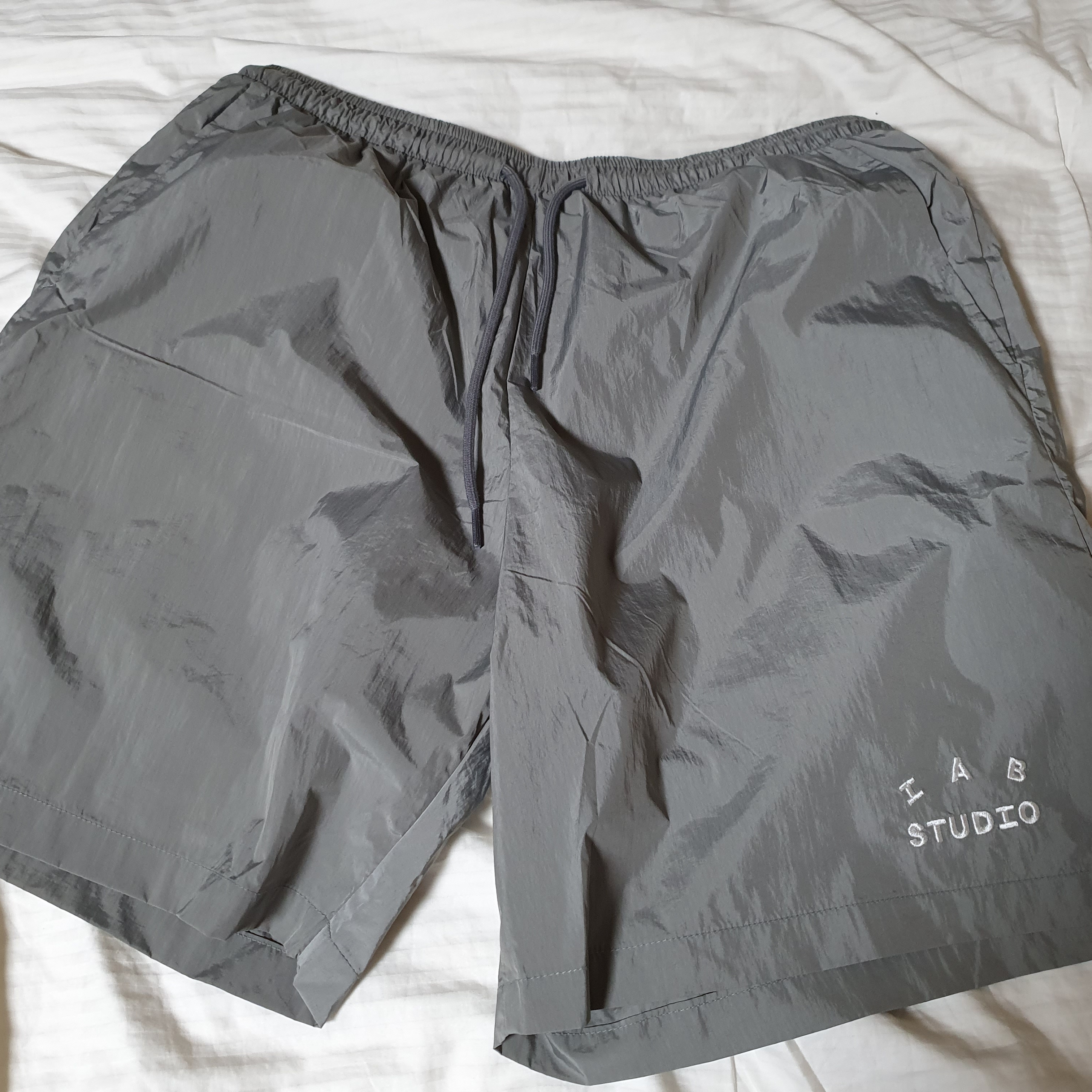 IAB Studio Woven Shorts Gray 착용 스타일