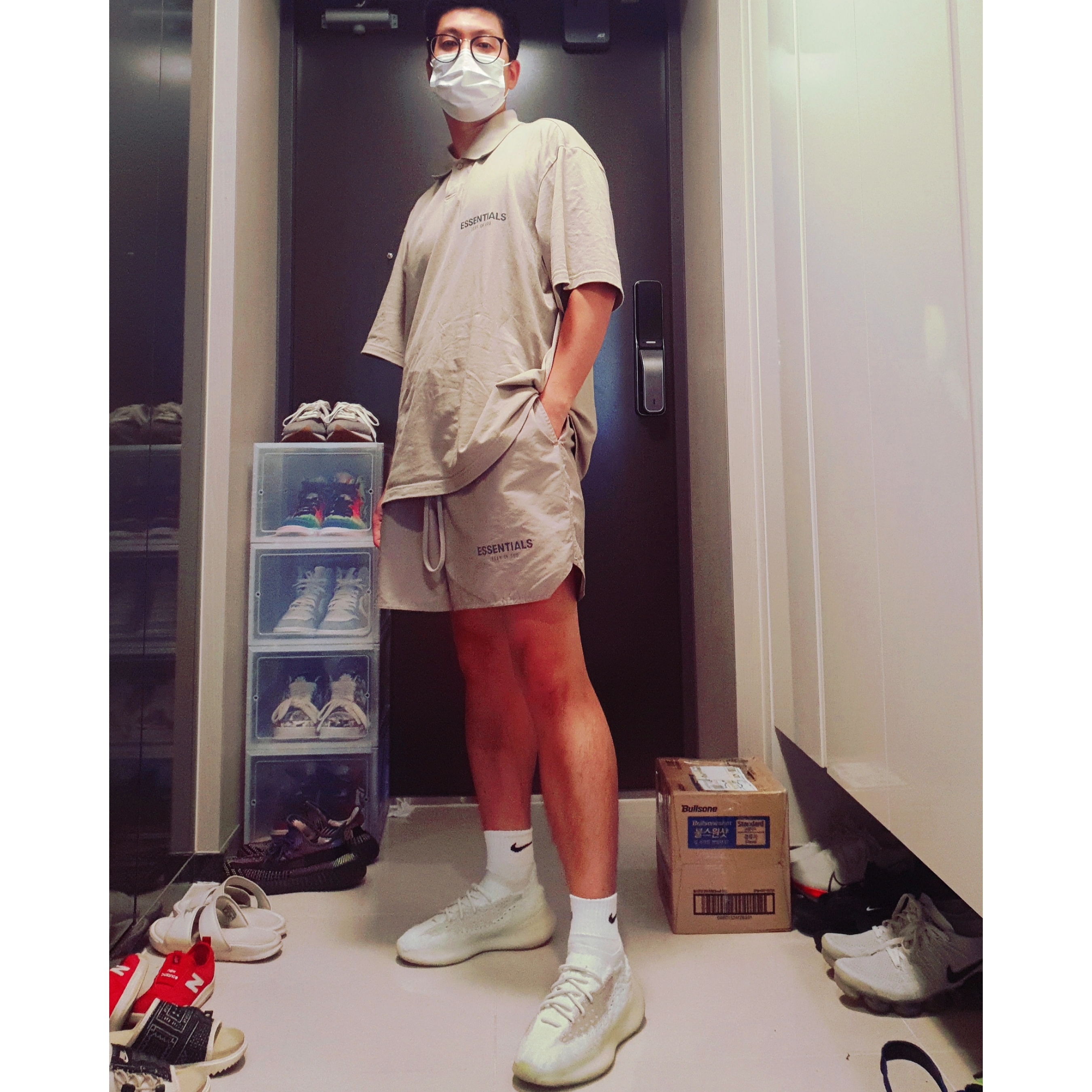 Adidas Yeezy Boost 380 Calcite Glow, Essentials Volley Shorts Moss - 21SS 착용 스타일
