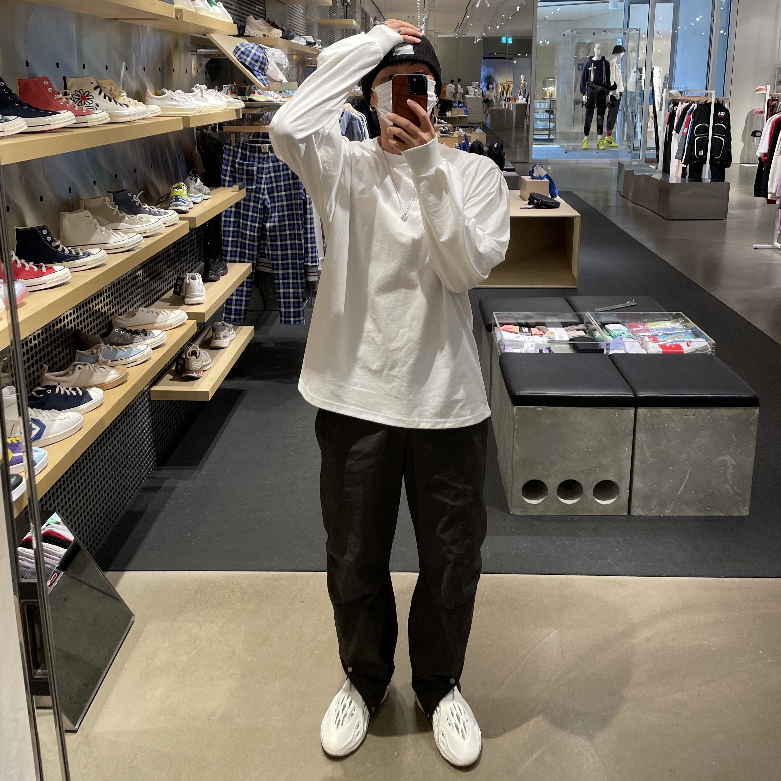 Adidas Yeezy Foam RNNR Ararat 착용 스타일