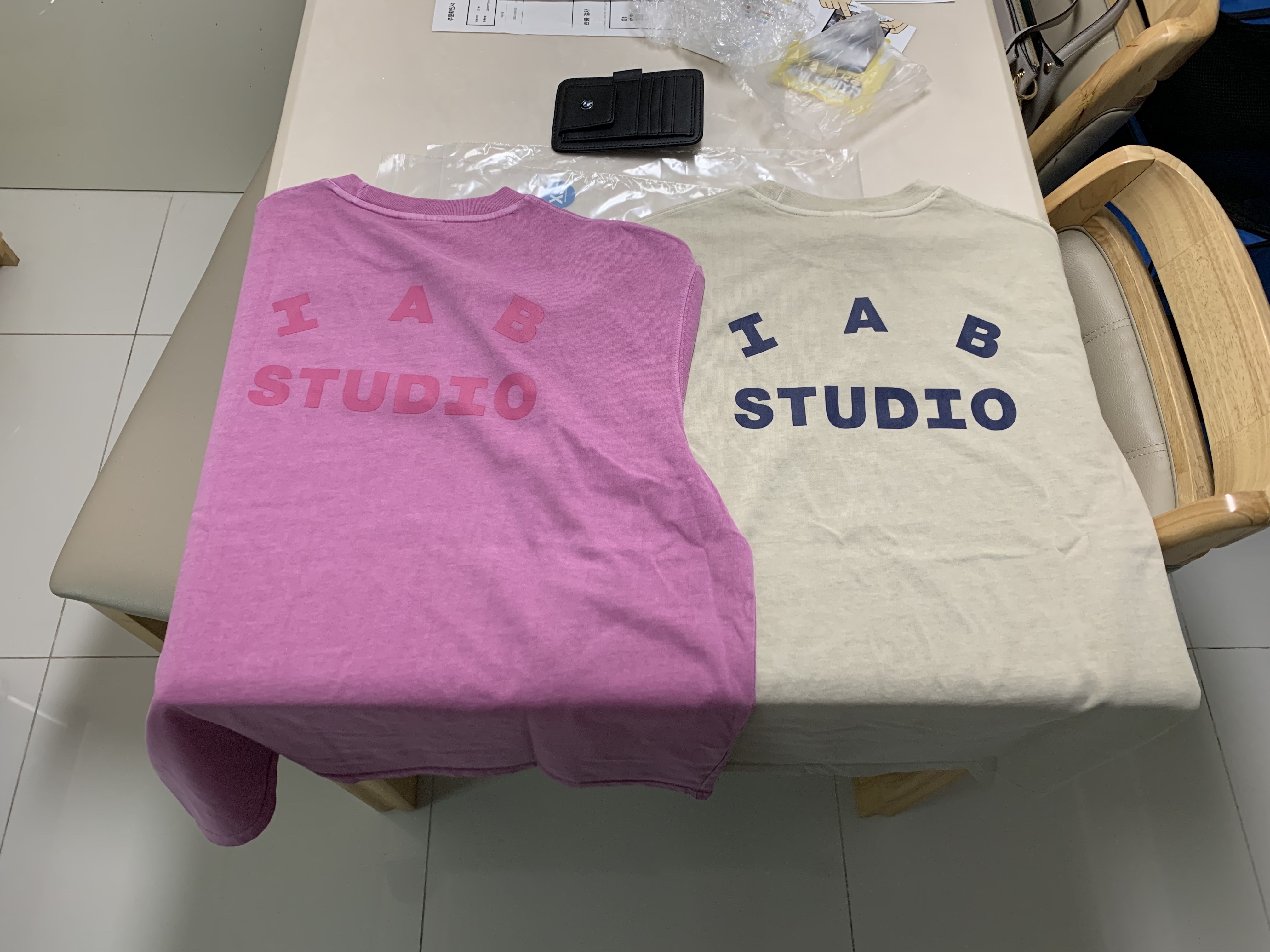IAB Studio Pigment T-Shirt Oatmeal, IAB Studio Pigment T-Shirt Magenta 착용 스타일 - 2