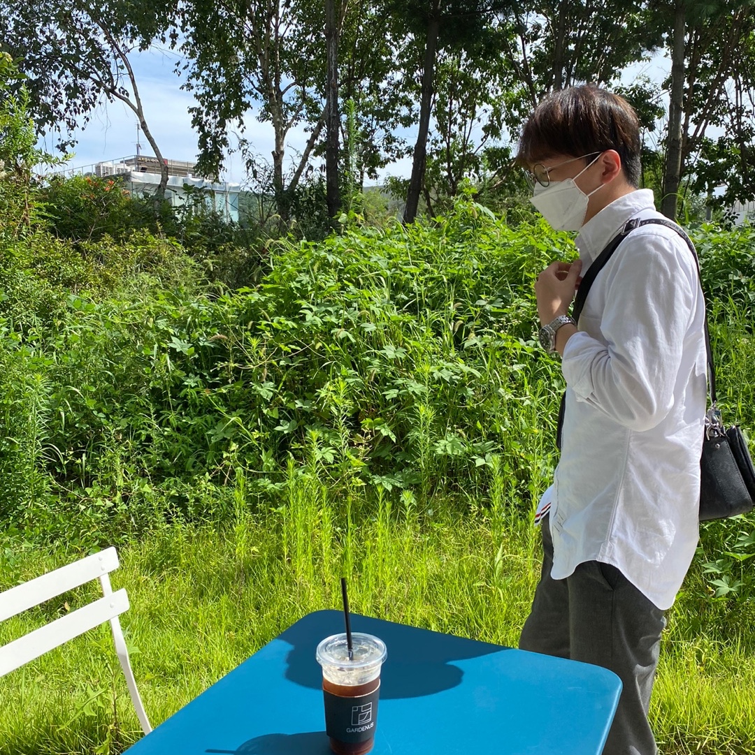Thom Browne Grosgrain Placket Solid Poplin Shirt White, Louis Vuitton Trio Messenger Monogram Eclipse - Renewal Ver. 착용 스타일