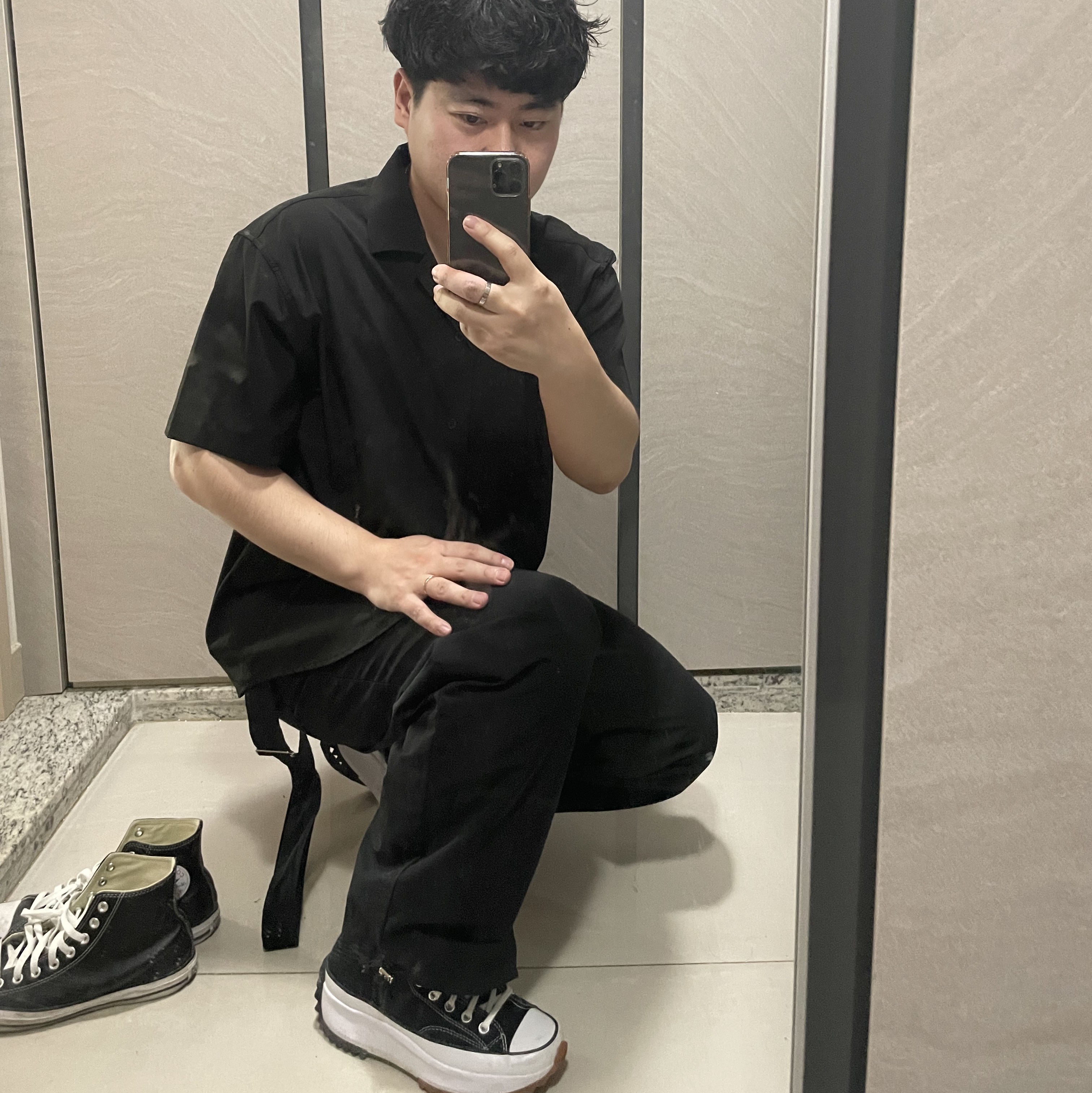 Converse Run Star Hike Hi Black White Gum 착용 스타일 - 1