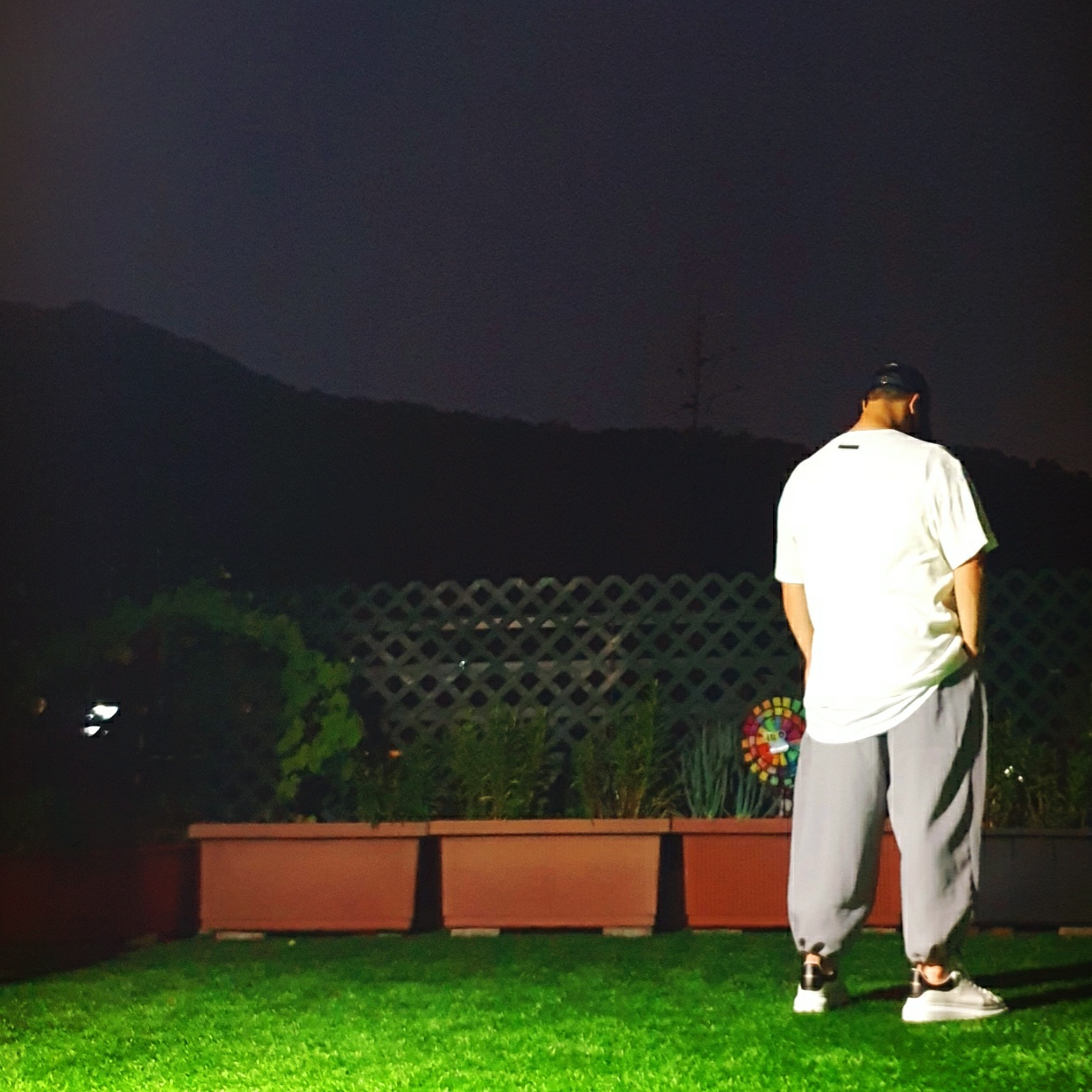 Alexander McQueen Oversized Sneakers White Black 착용 스타일 - 3
