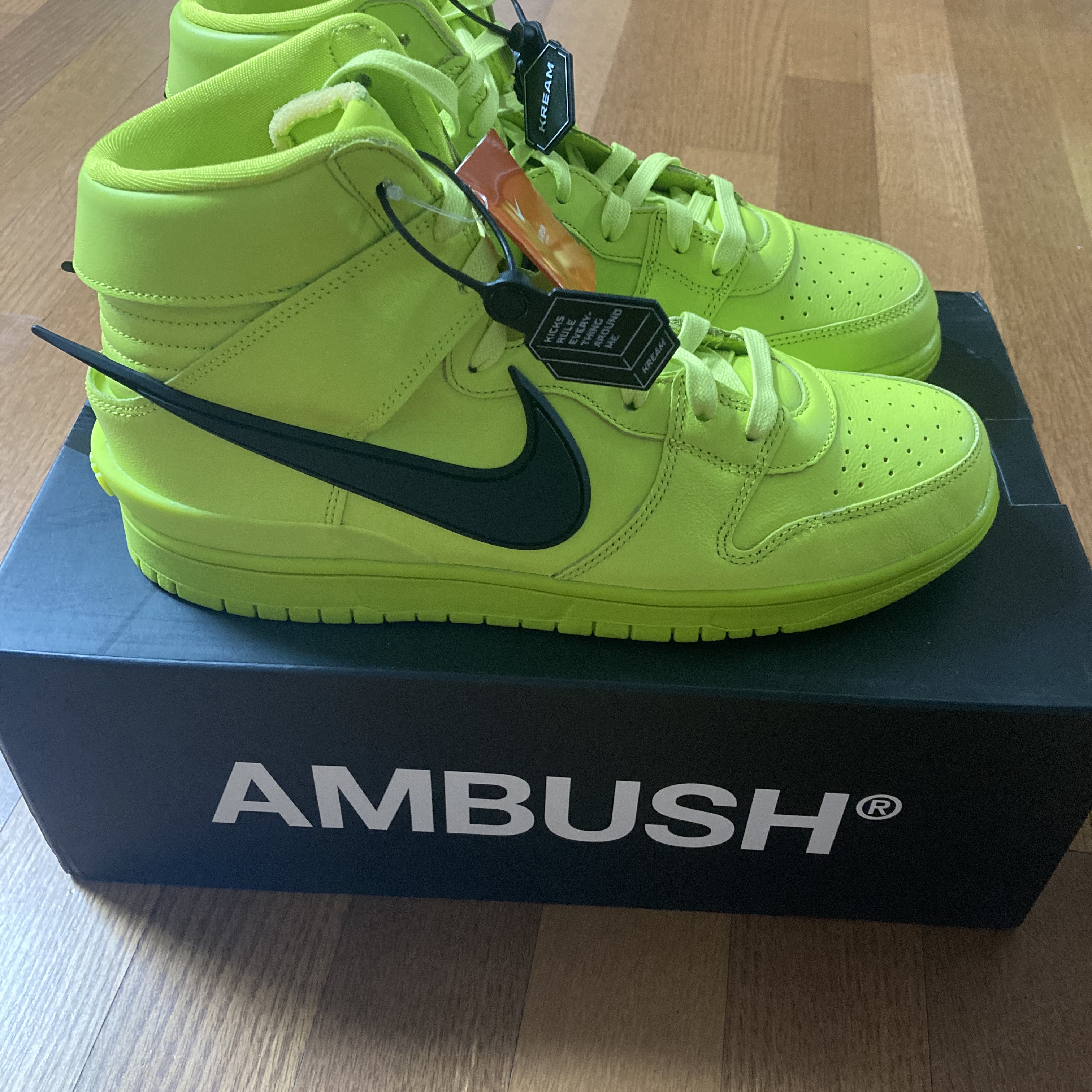 Nike x Ambush Dunk High Flash Lime 착용 스타일 - 2