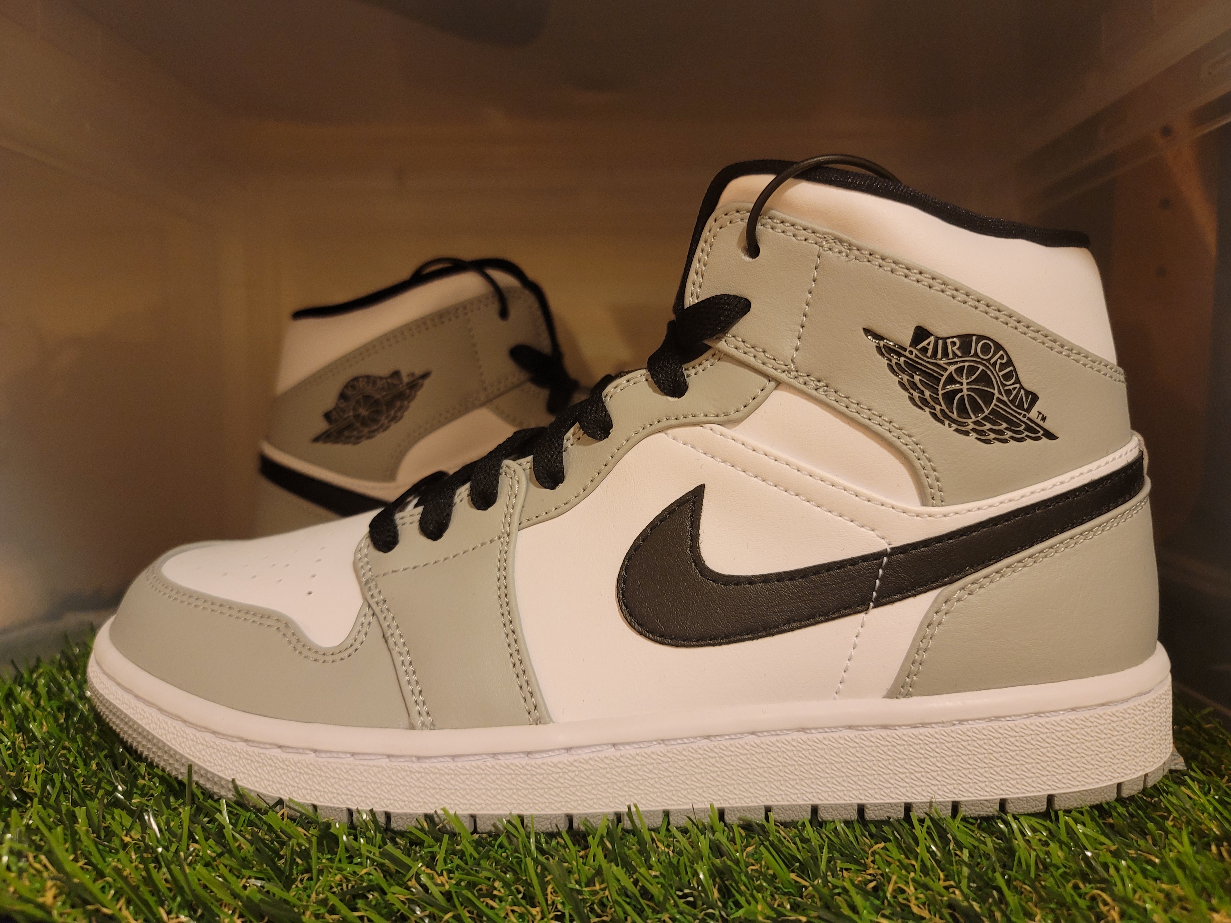 Jordan 1 Mid Light Smoke Grey 착용 스타일