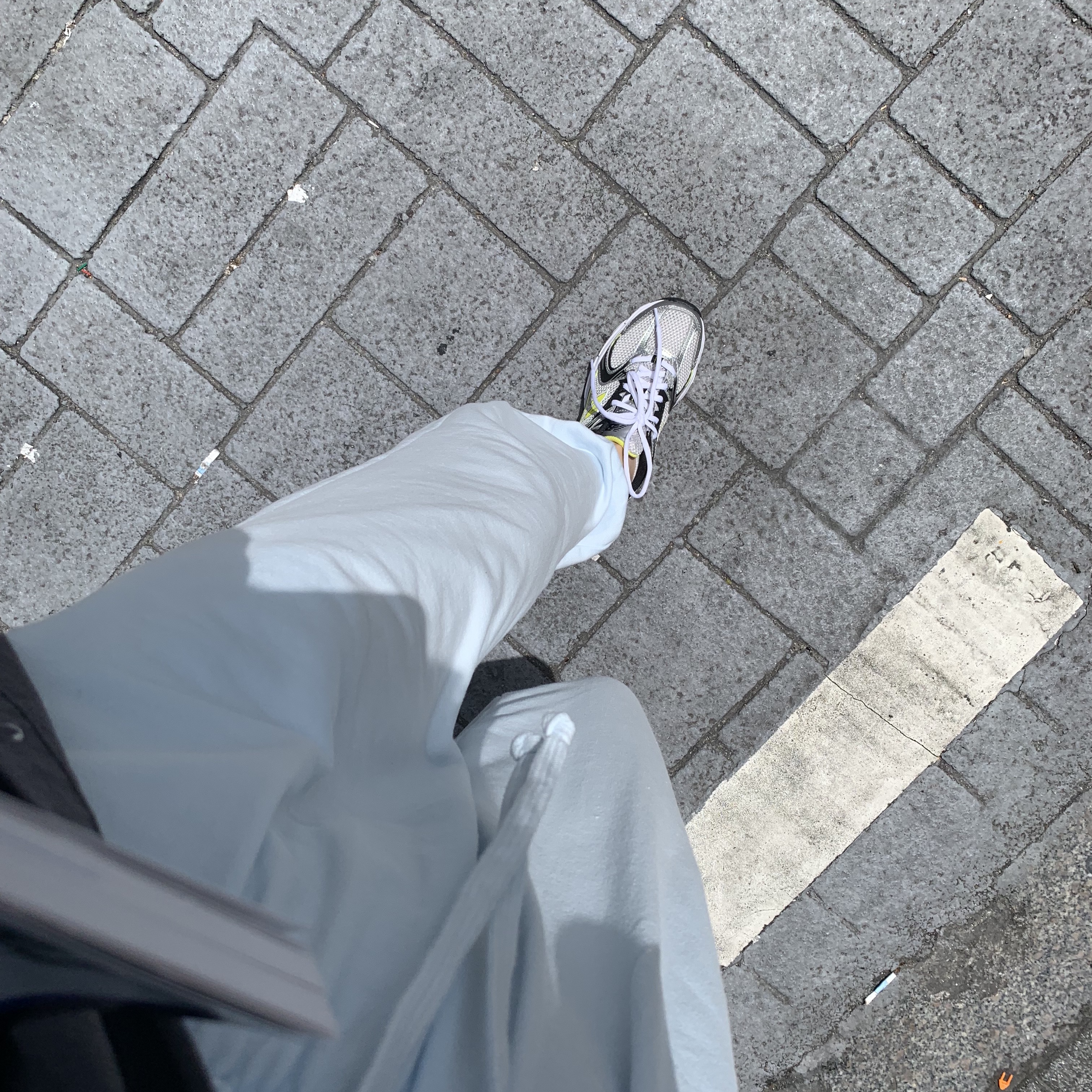 New Balance 530 Silver 착용 스타일 - 3