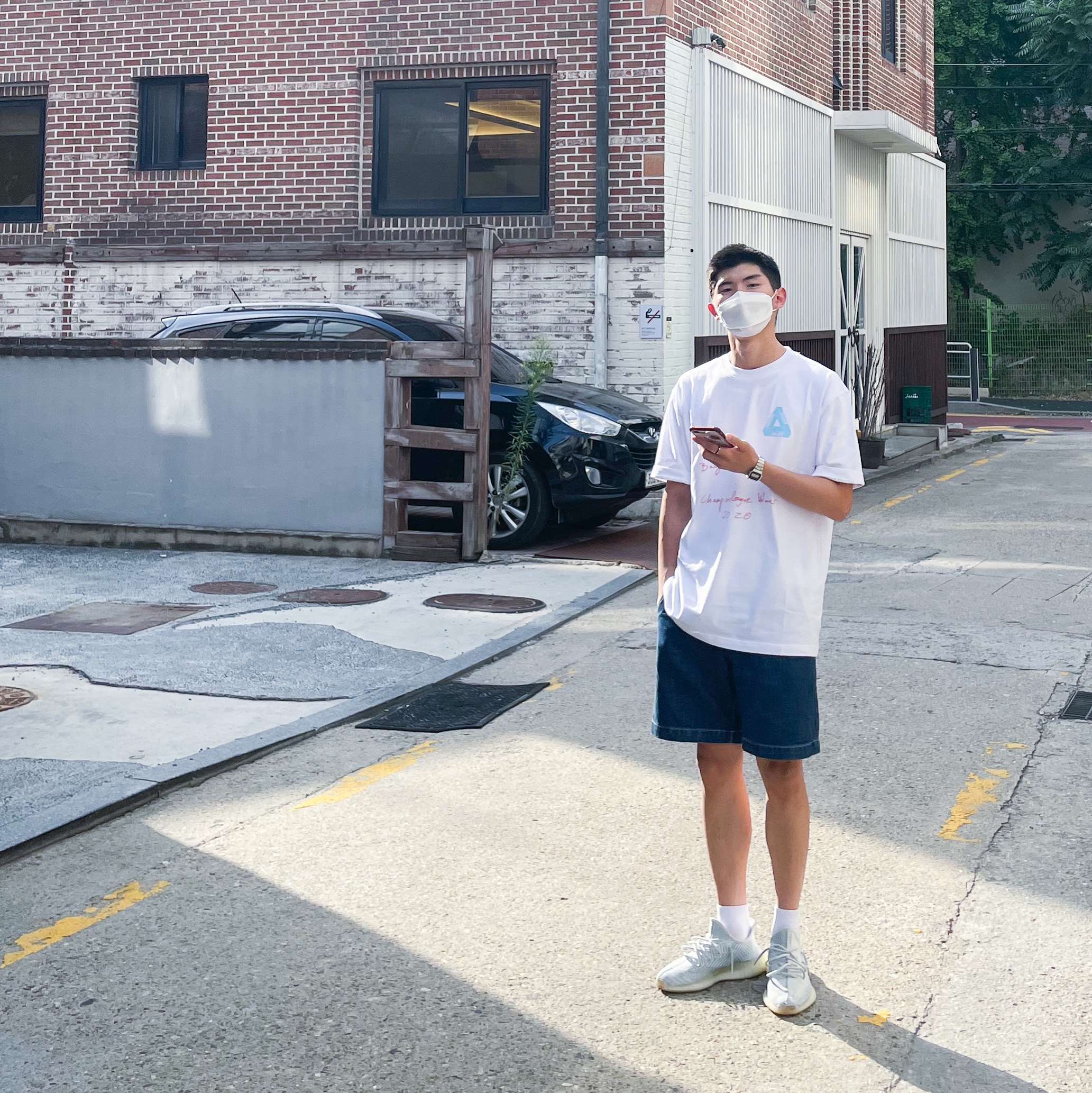 Palace x Juergen Teller T-Shirt 3 White - 21SS, Adidas Yeezy Boost 350 V2 Cloud White - Non-Reflective 착용 스타일