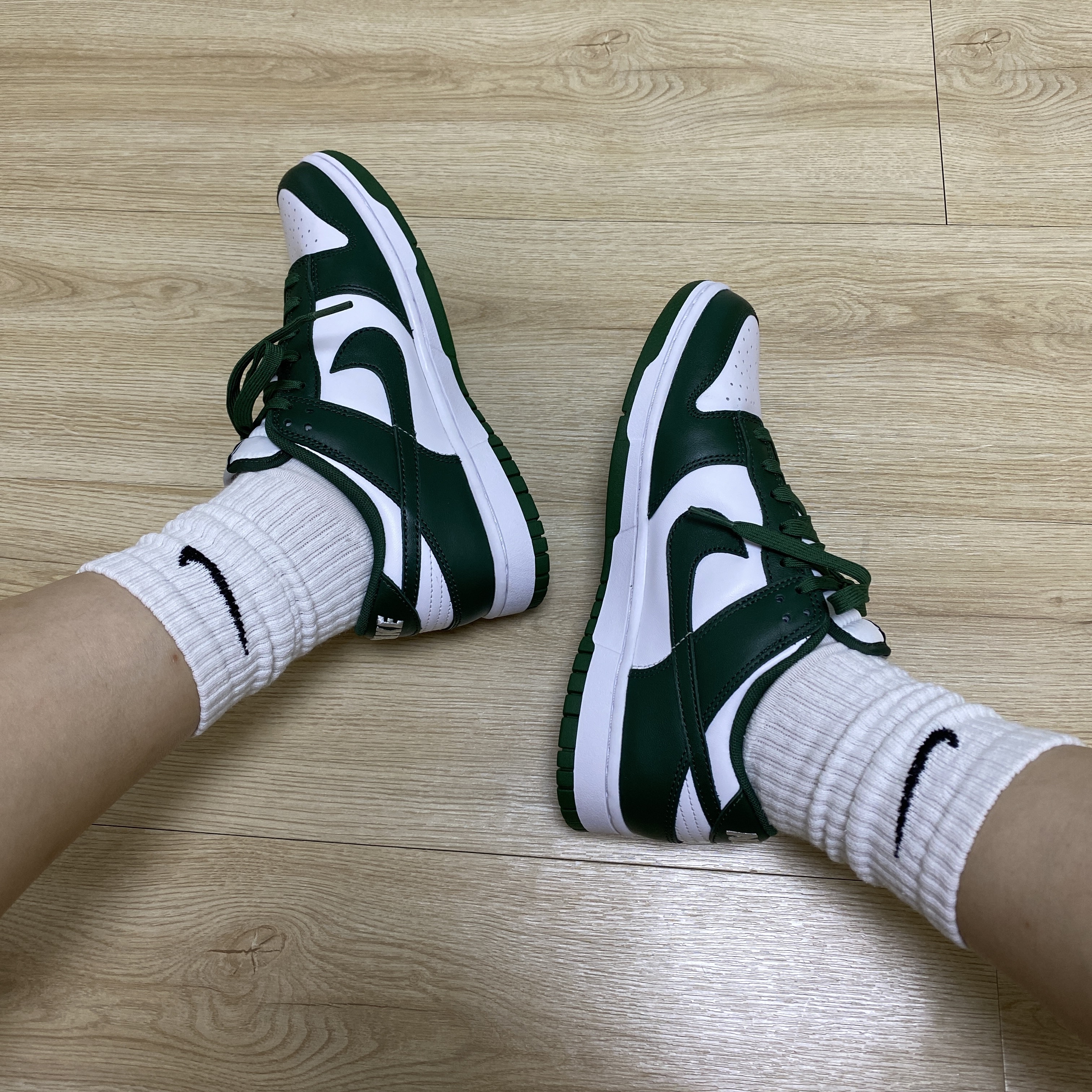 Nike Dunk Low Retro Varsity Green 착용 스타일