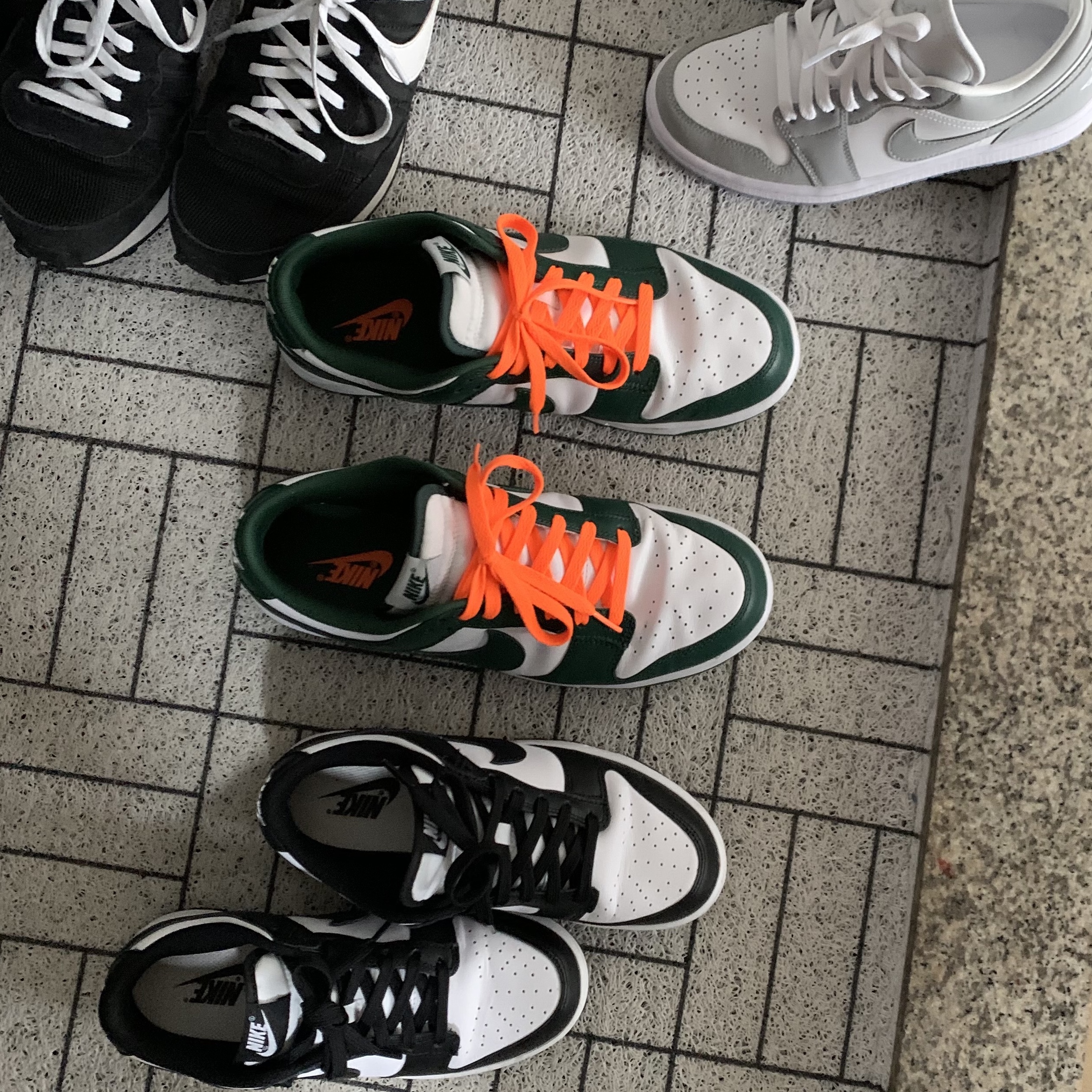 (W) Nike Dunk Low Black, Nike Dunk Low Retro Varsity Green 착용 스타일