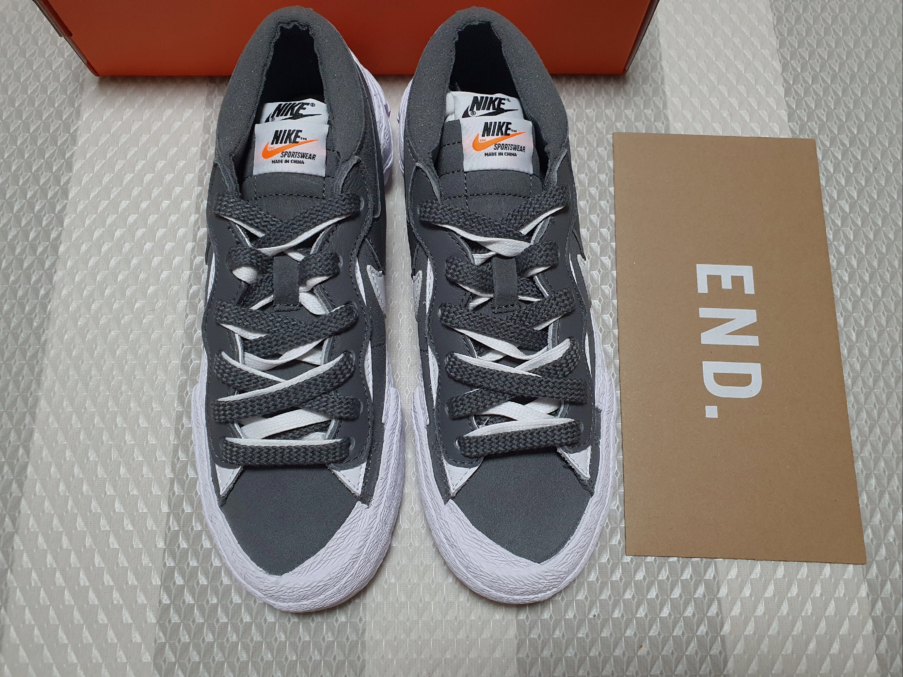 Nike x Sacai Blazer Low Iron Grey 착용 스타일 - 1