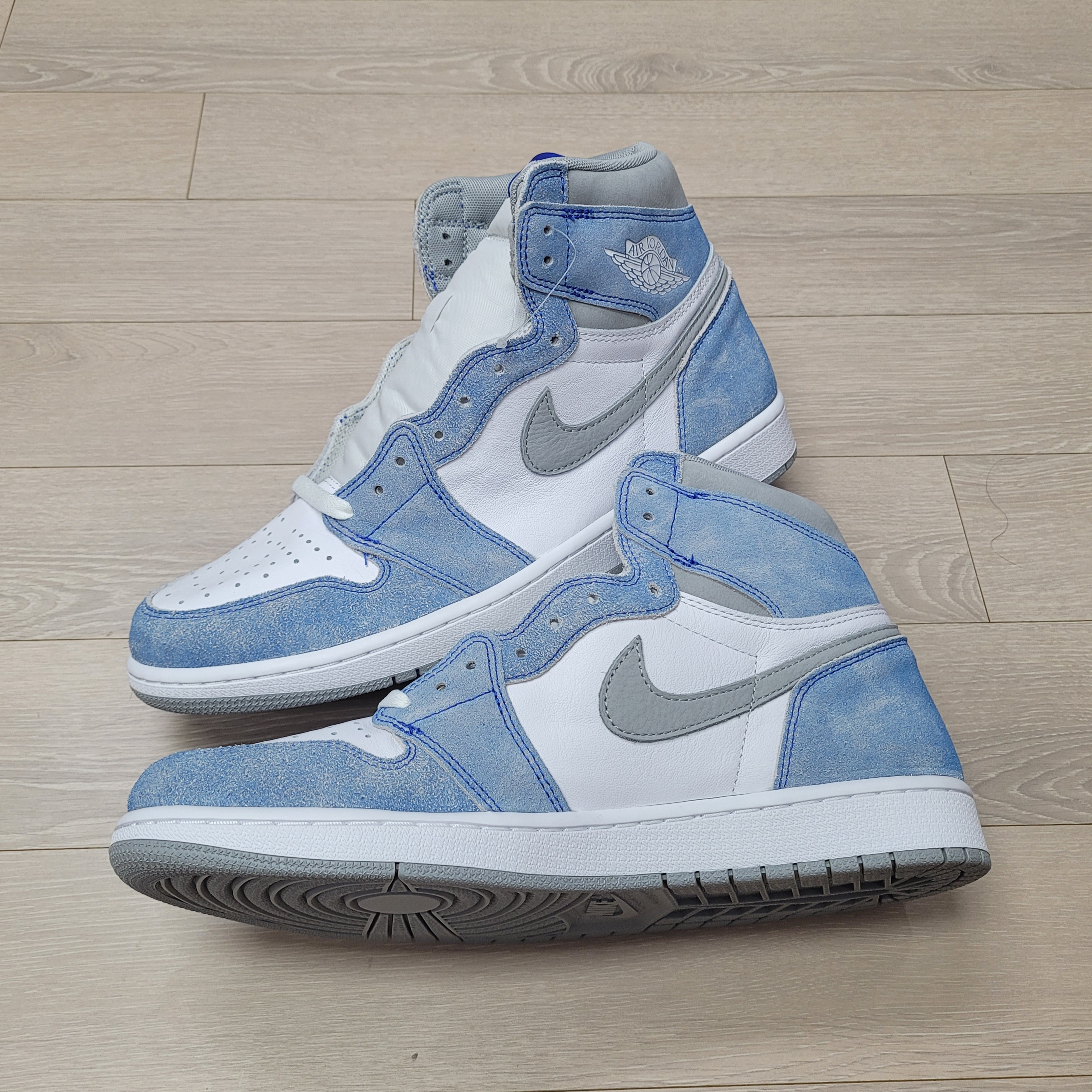 Jordan 1 Retro High OG Hyper Royal 착용 스타일 - 3