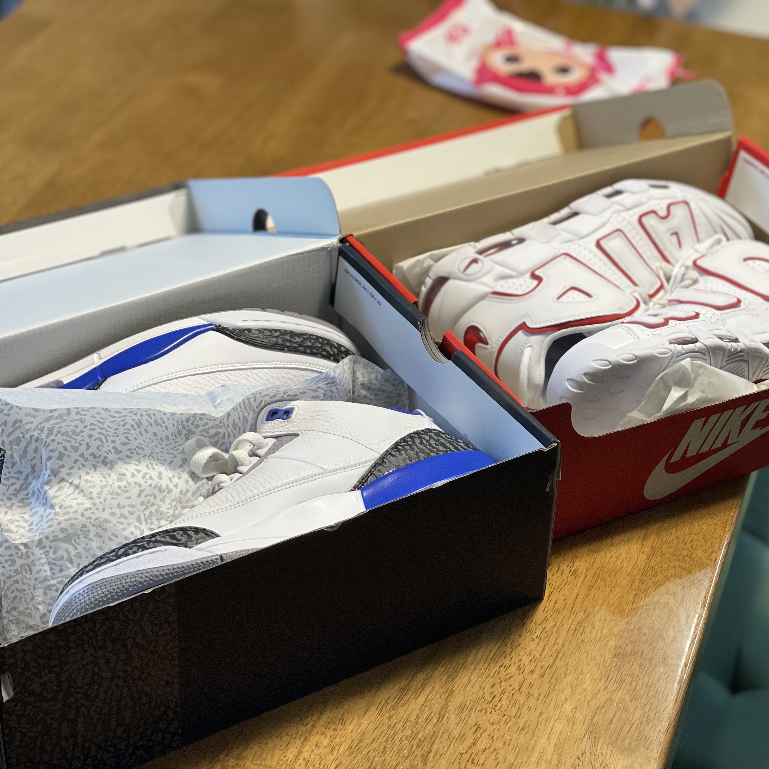 Jordan 3 Retro Racer Blue, Nike Air More Uptempo White Varsity Red 2021 착용 스타일 - 1
