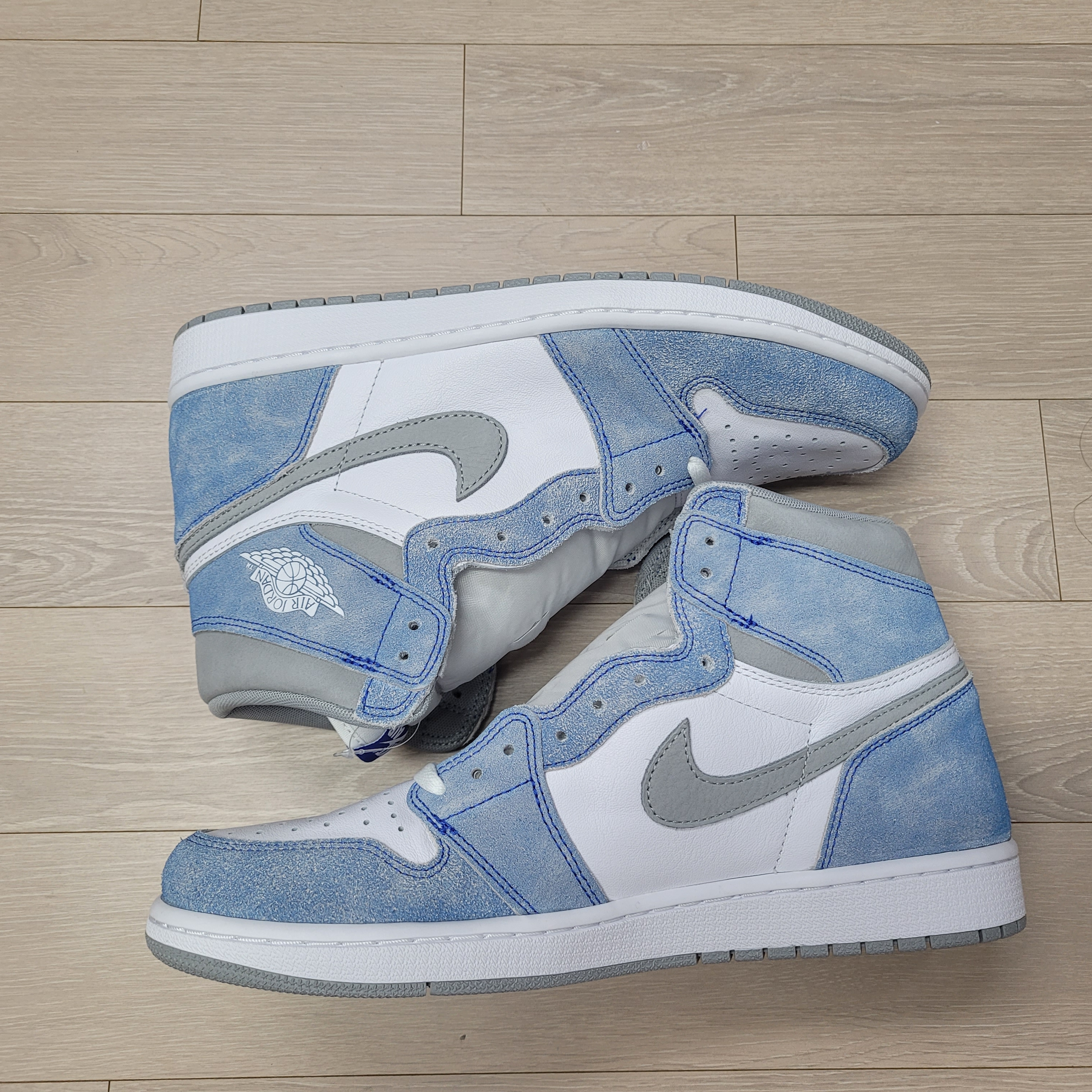 Jordan 1 Retro High OG Hyper Royal 착용 스타일 - 4