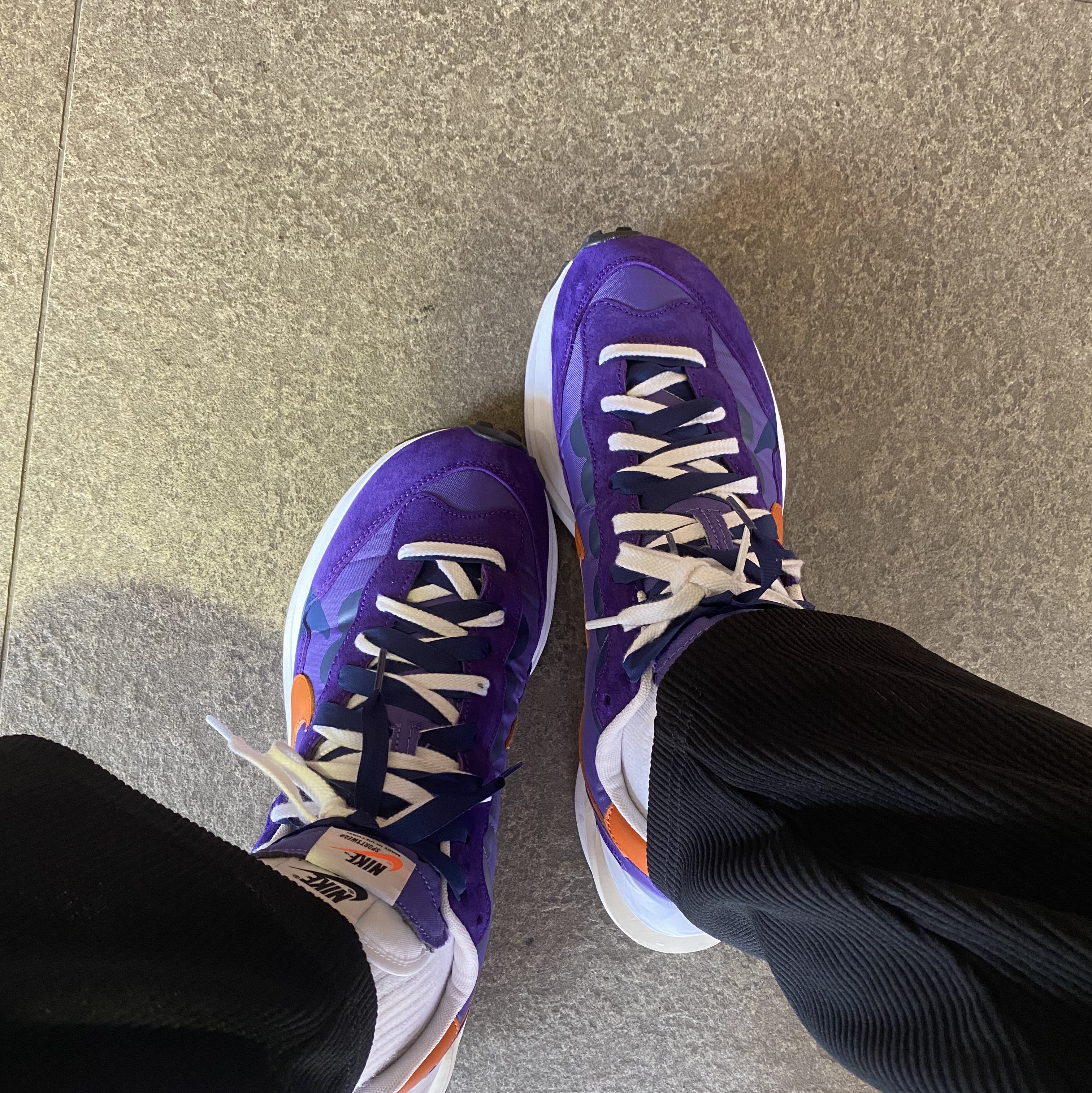 Nike x Sacai VaporWaffle Dark Iris 착용 스타일