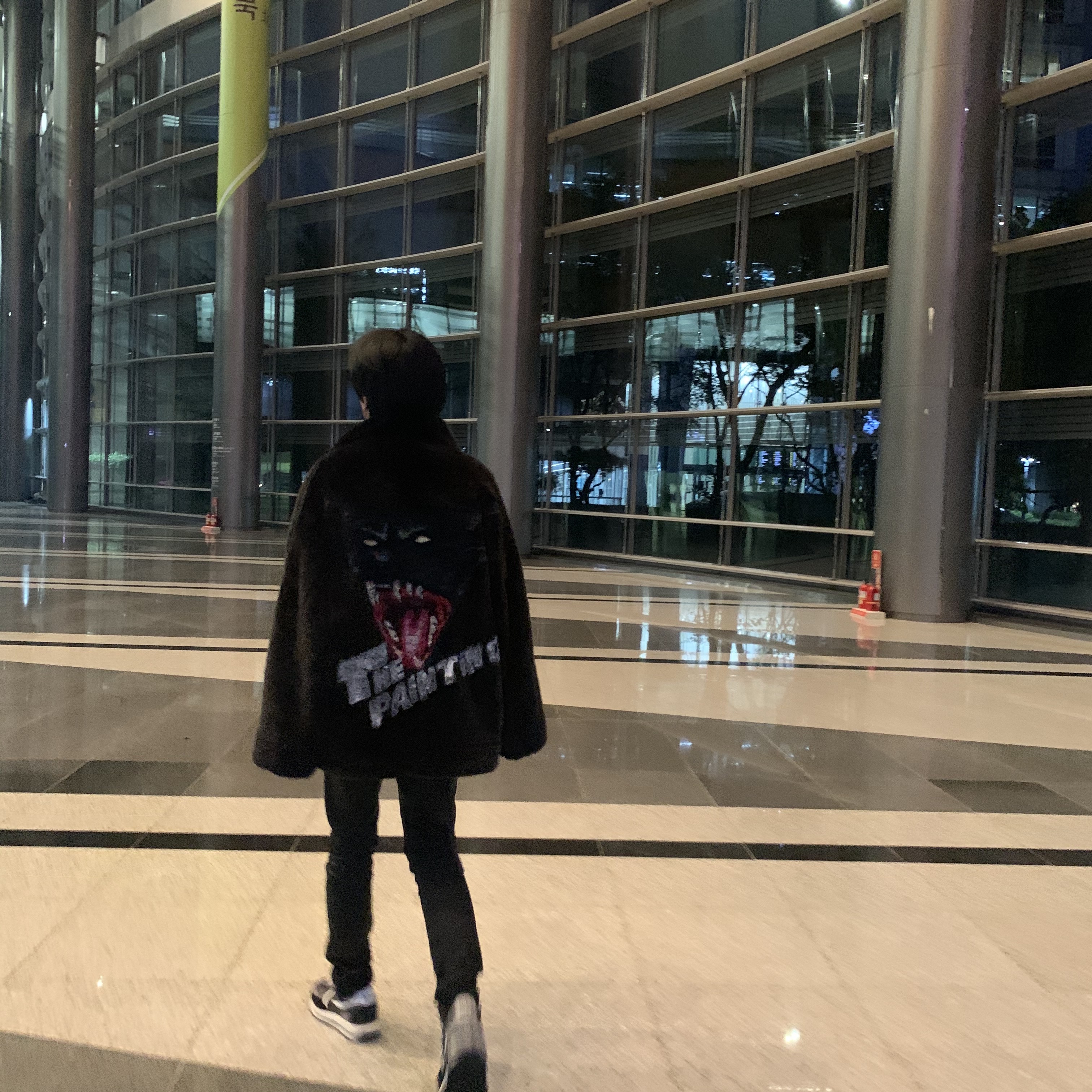 Nike x Sacai LDWaffle Black 착용 스타일 - 2
