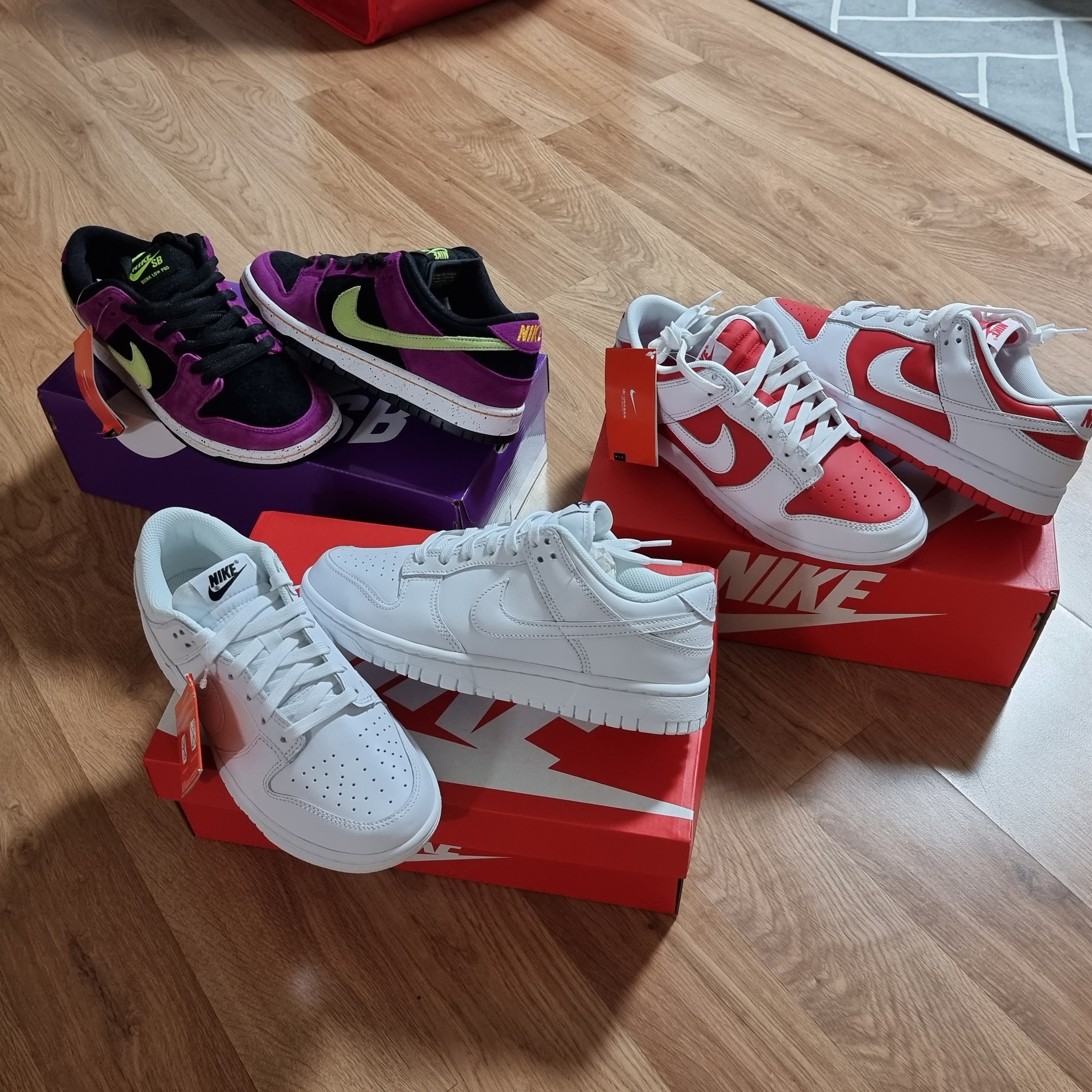 Nike Dunk Low Retro Championship Red, Nike SB Dunk Low Pro Red Plum 착용 스타일