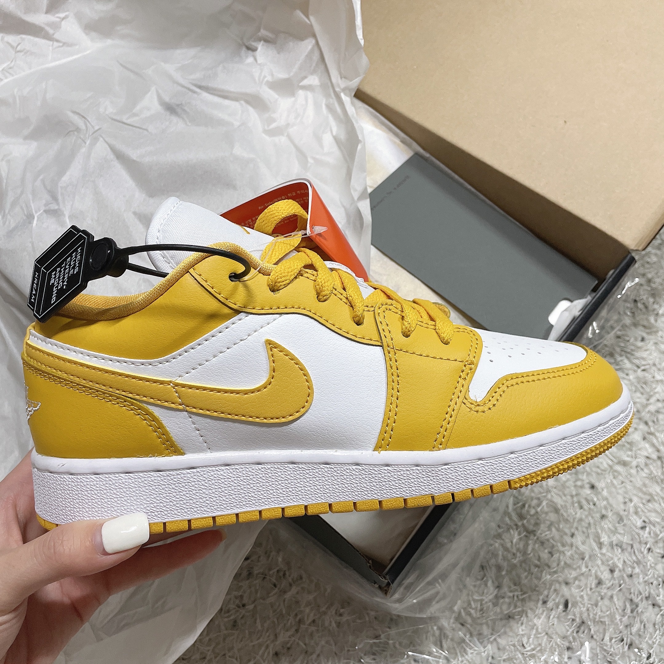 Jordan 1 Low Pollen, (GS) Jordan 1 Low Pollen 착용 스타일 - 2