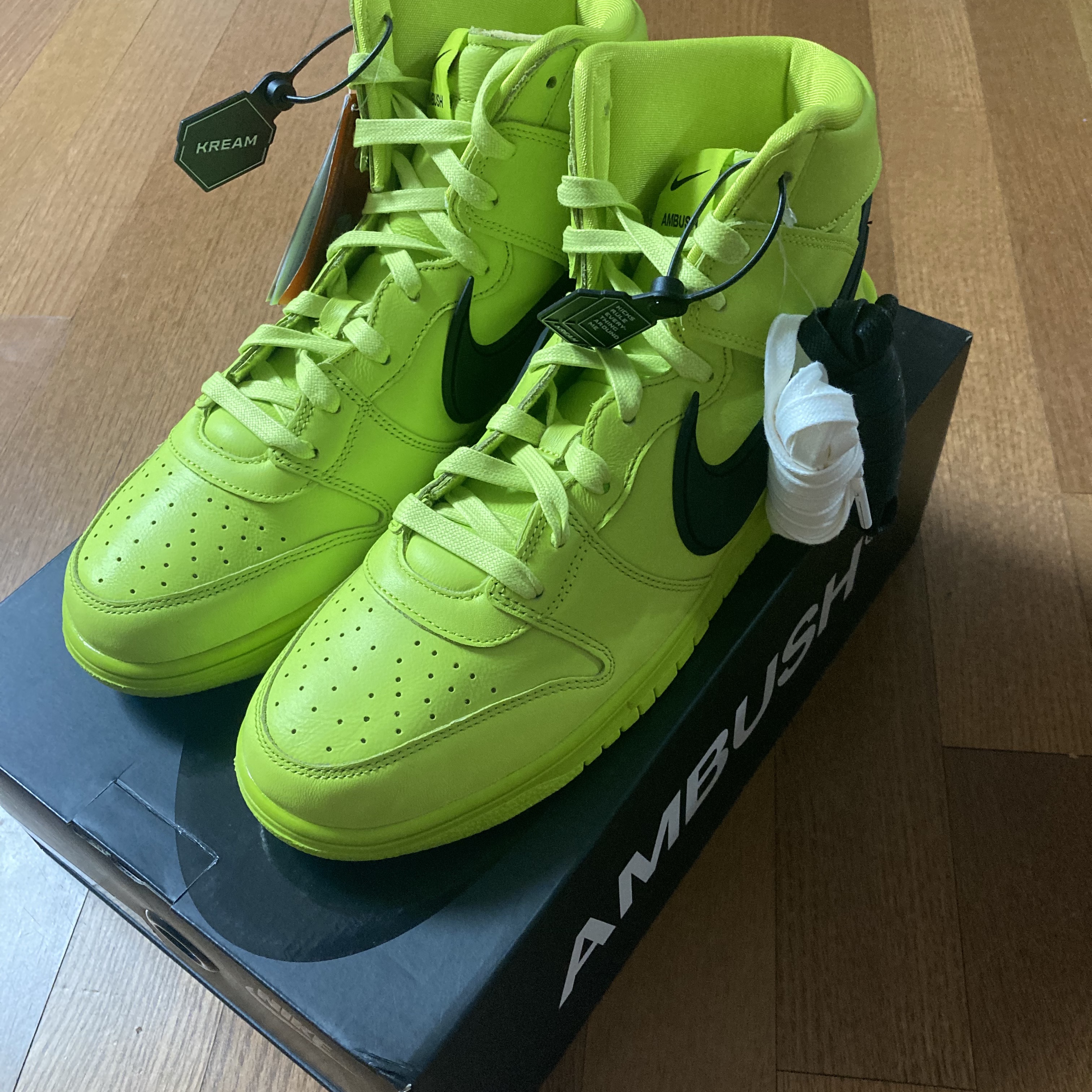 Nike x Ambush Dunk High Flash Lime 착용 스타일 - 1