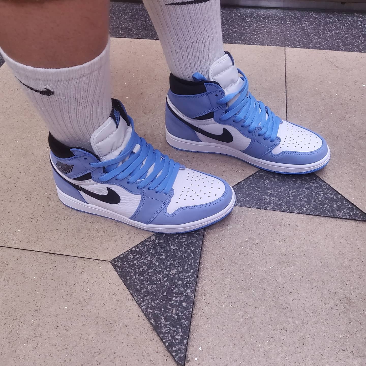 Nike Air Force 1 Experimental Racer Pink, Jordan 1 Retro High OG University Blue 착용 스타일 - 2