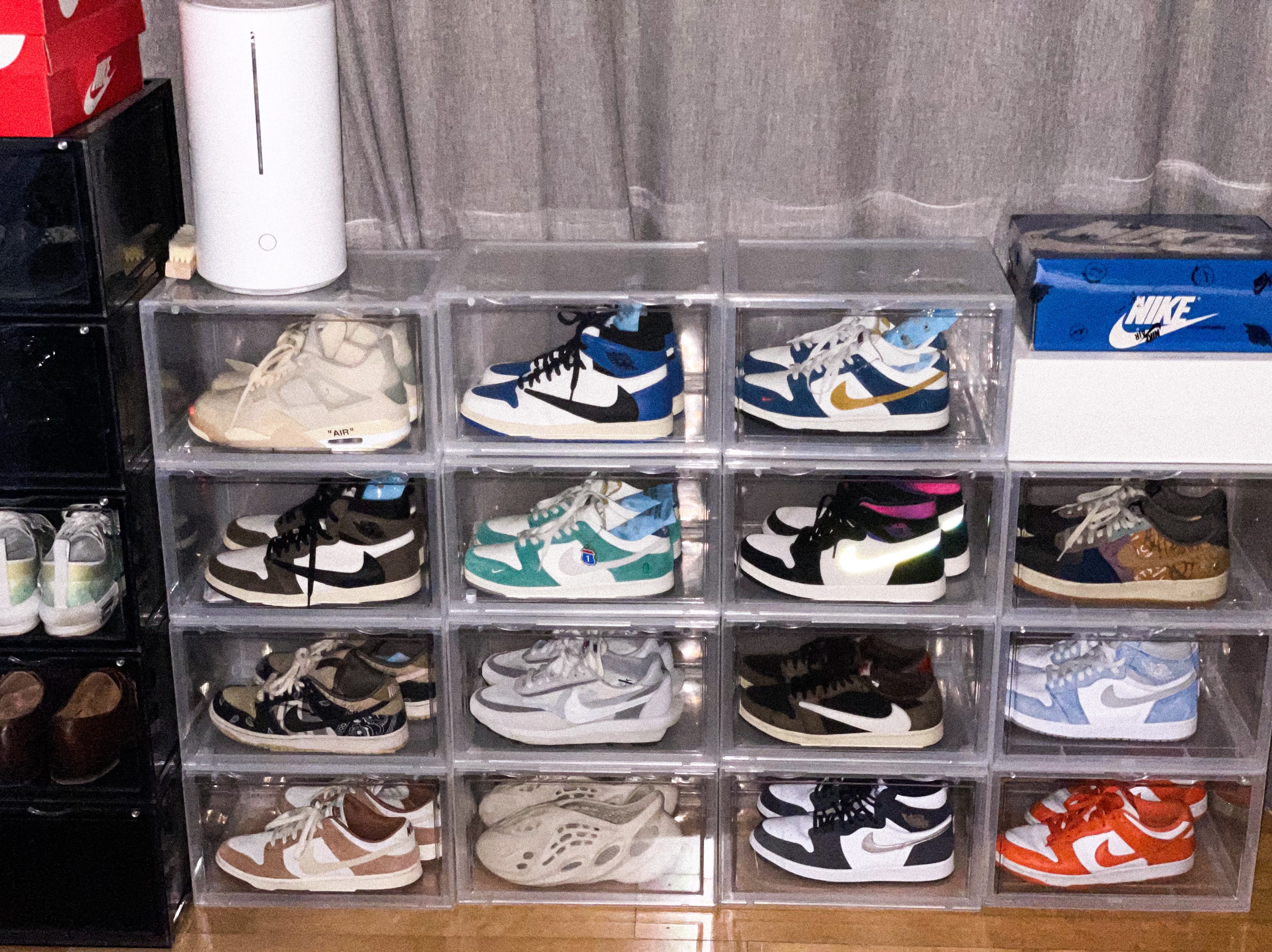Jordan 1 x Travis Scott x Fragment Retro High OG SP Military Blue, Nike x Sacai LDWaffle Summit White 착용 스타일